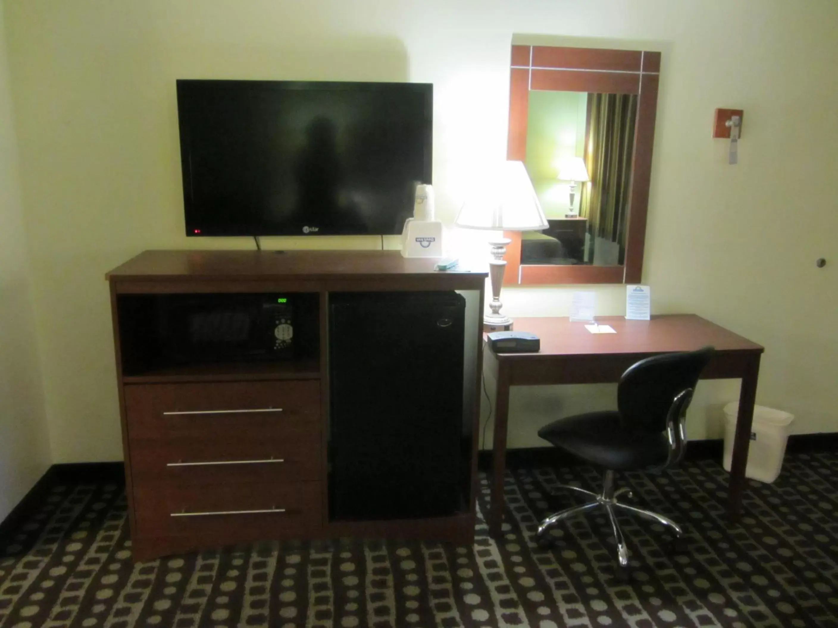 TV/Entertainment Center in Days Inn by Wyndham Midland