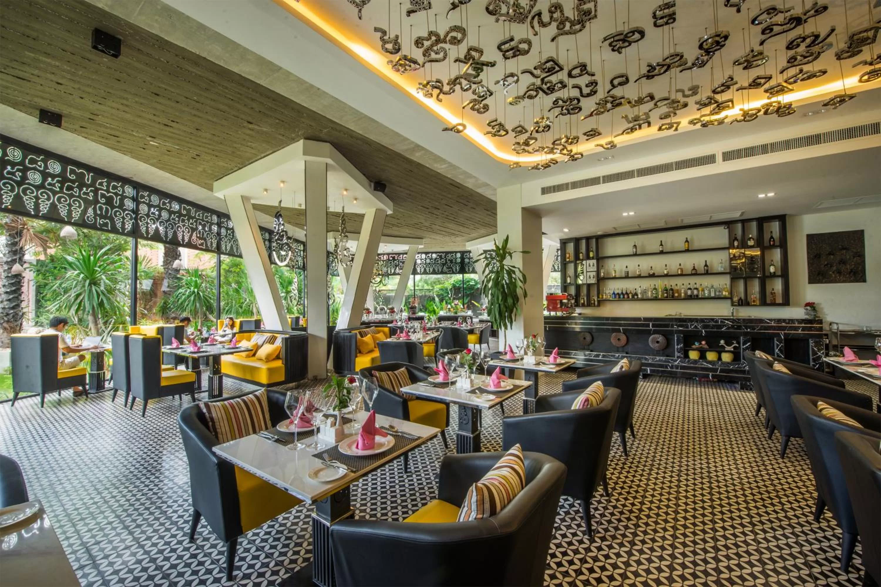 Restaurant/places to eat in Metta Residence & Spa