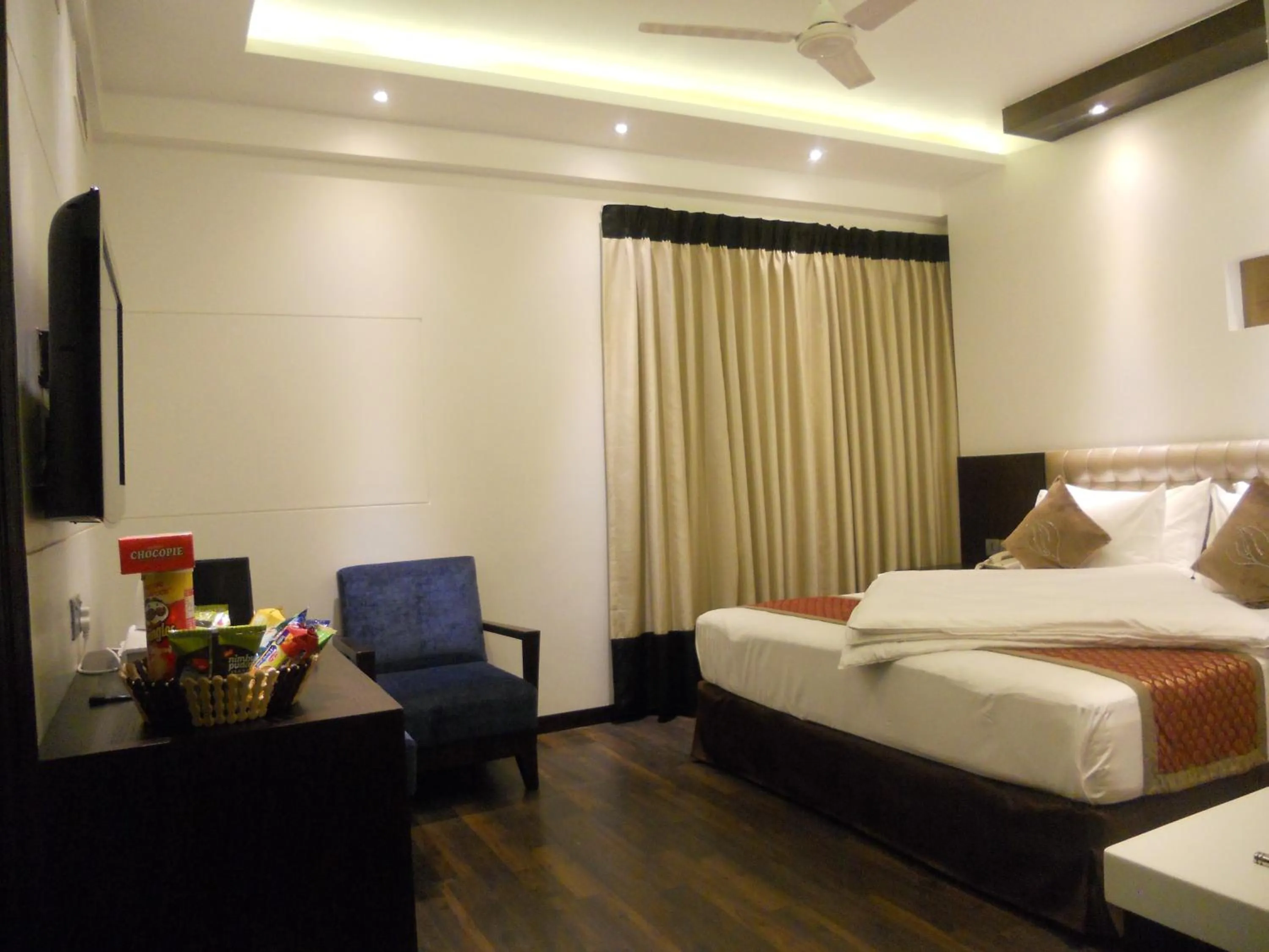 TV and multimedia, Bed in Hotel Grand Godwin - Near New Delhi Railway Station - Paharganj