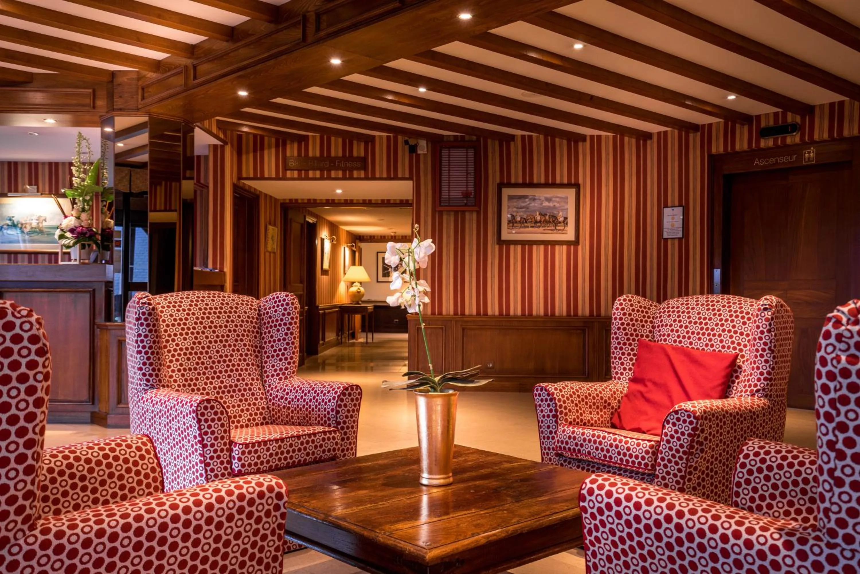 Lobby or reception in Best Western Plus Hostellerie Du Vallon