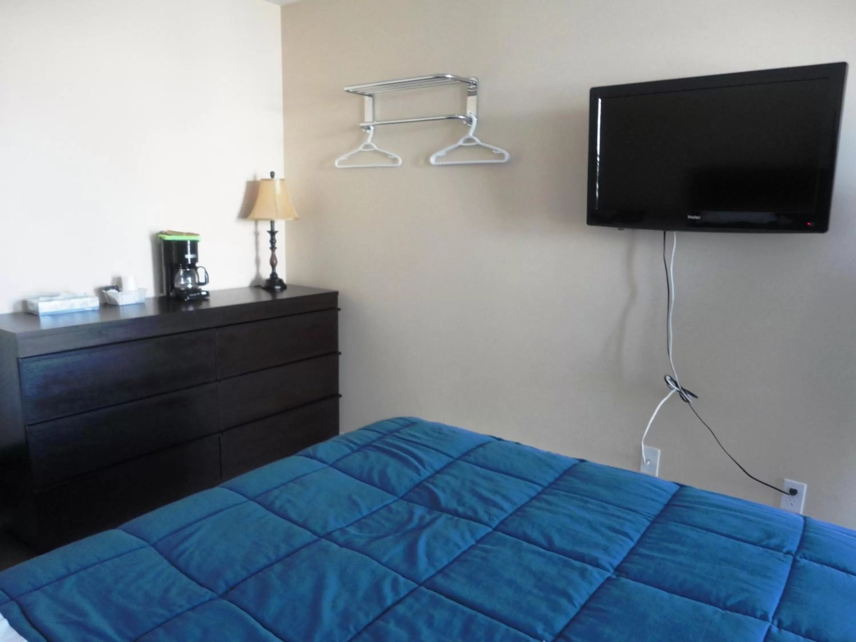 TV and multimedia, Bed in Stratford Motel