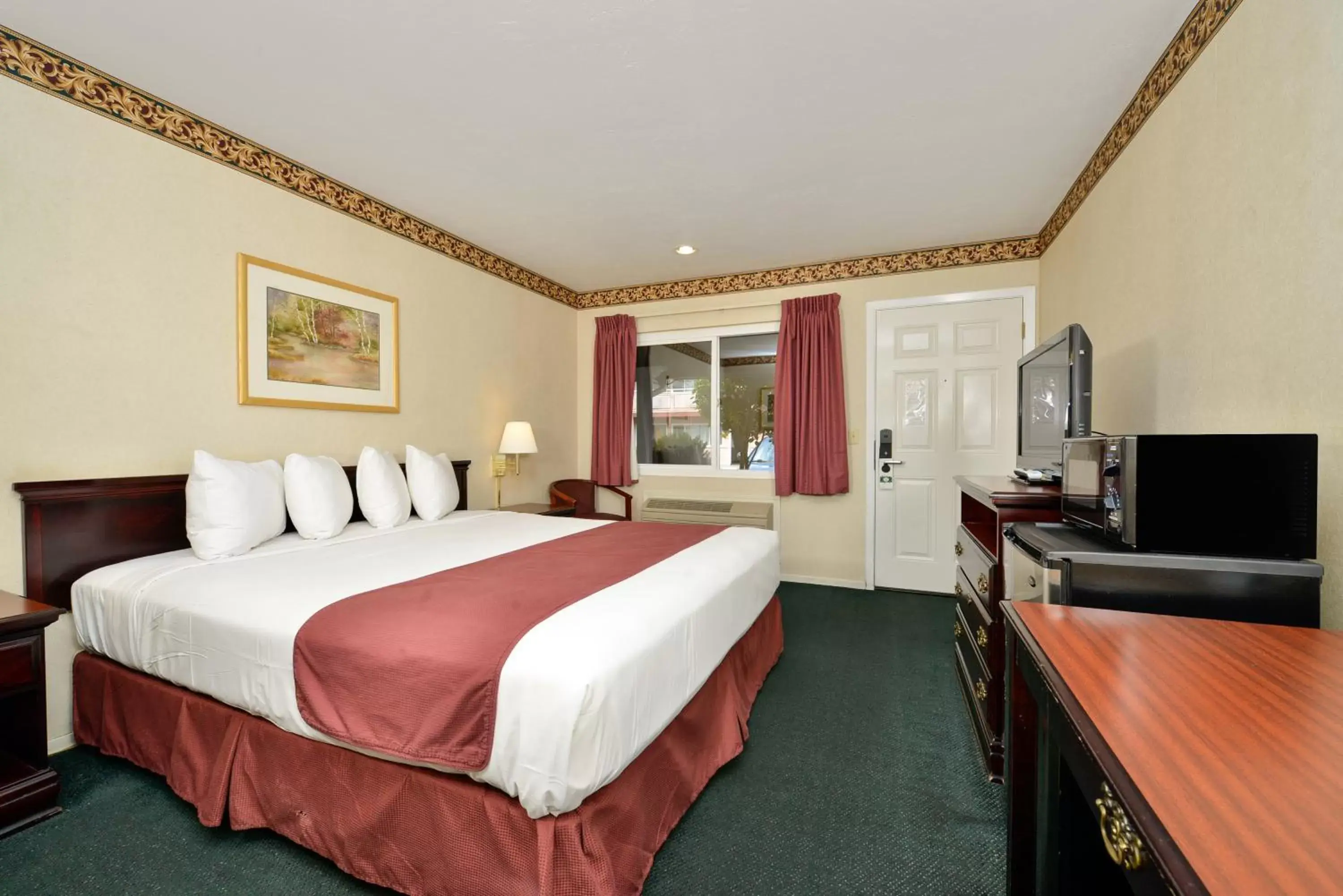 Bedroom, Bed in Americas Best Value Inn - Sky Ranch