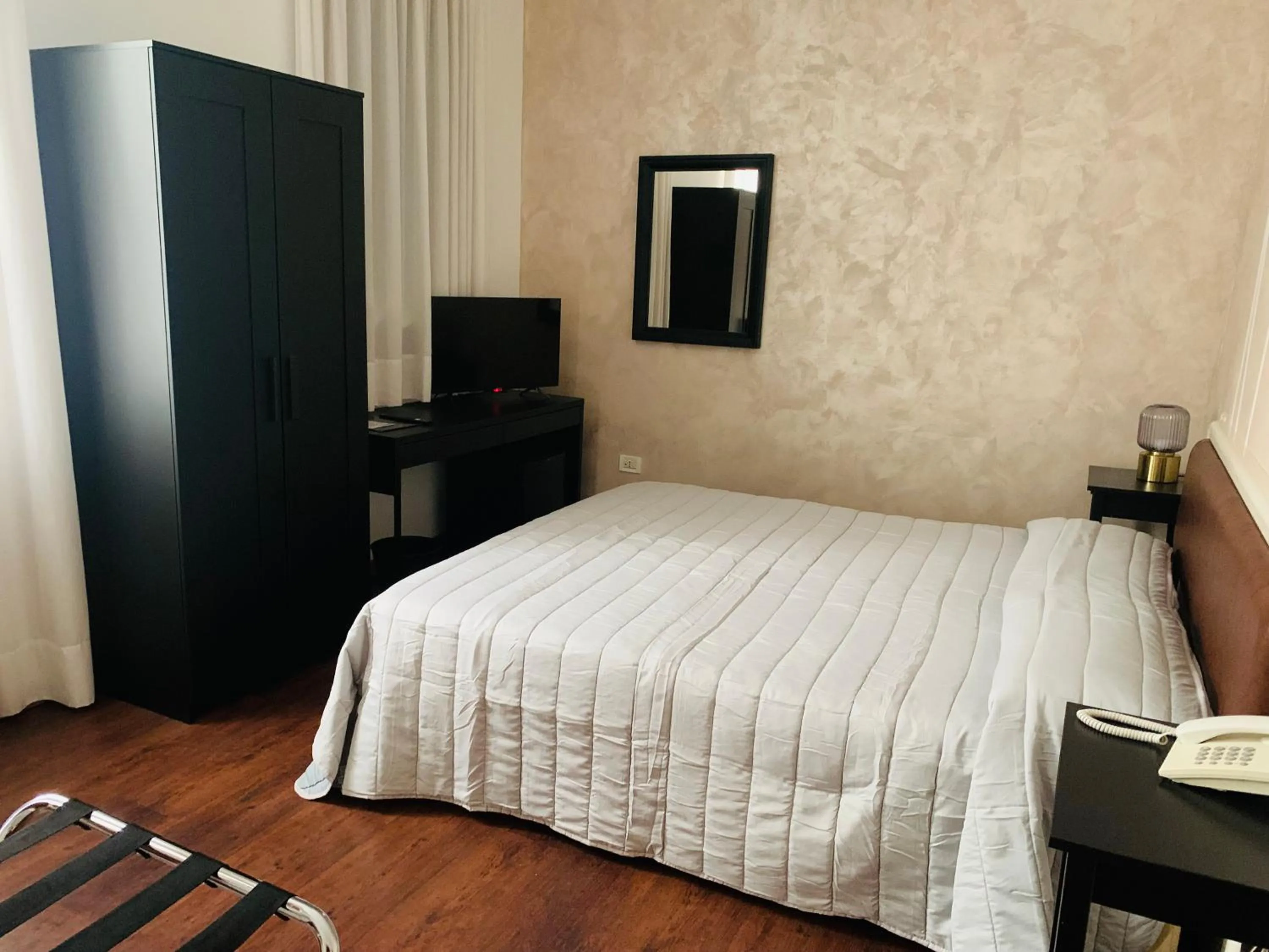 Photo of the whole room, Bed in Hotel Villa Braida