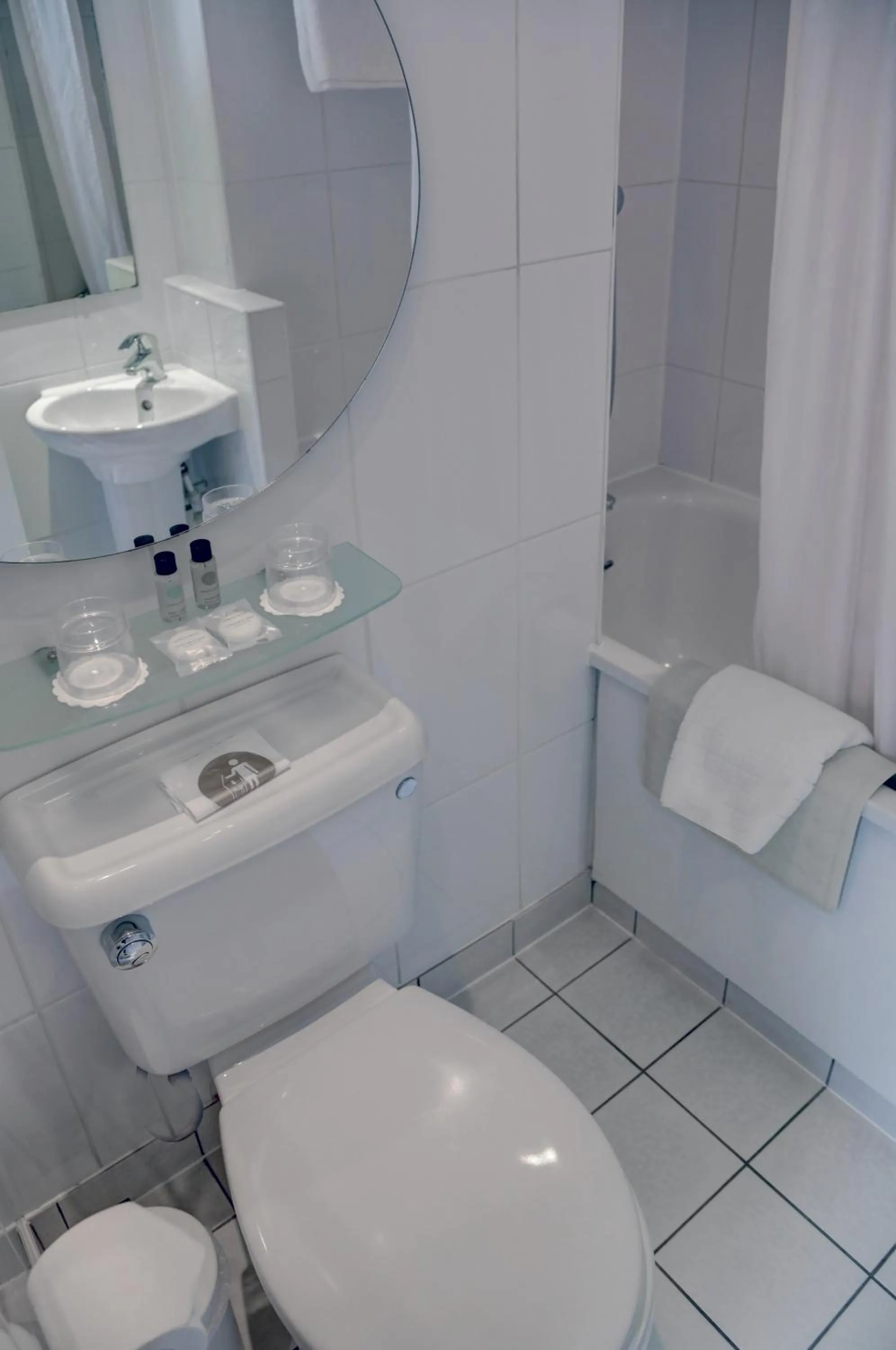 Toilet in Corus Hyde Park Hotel