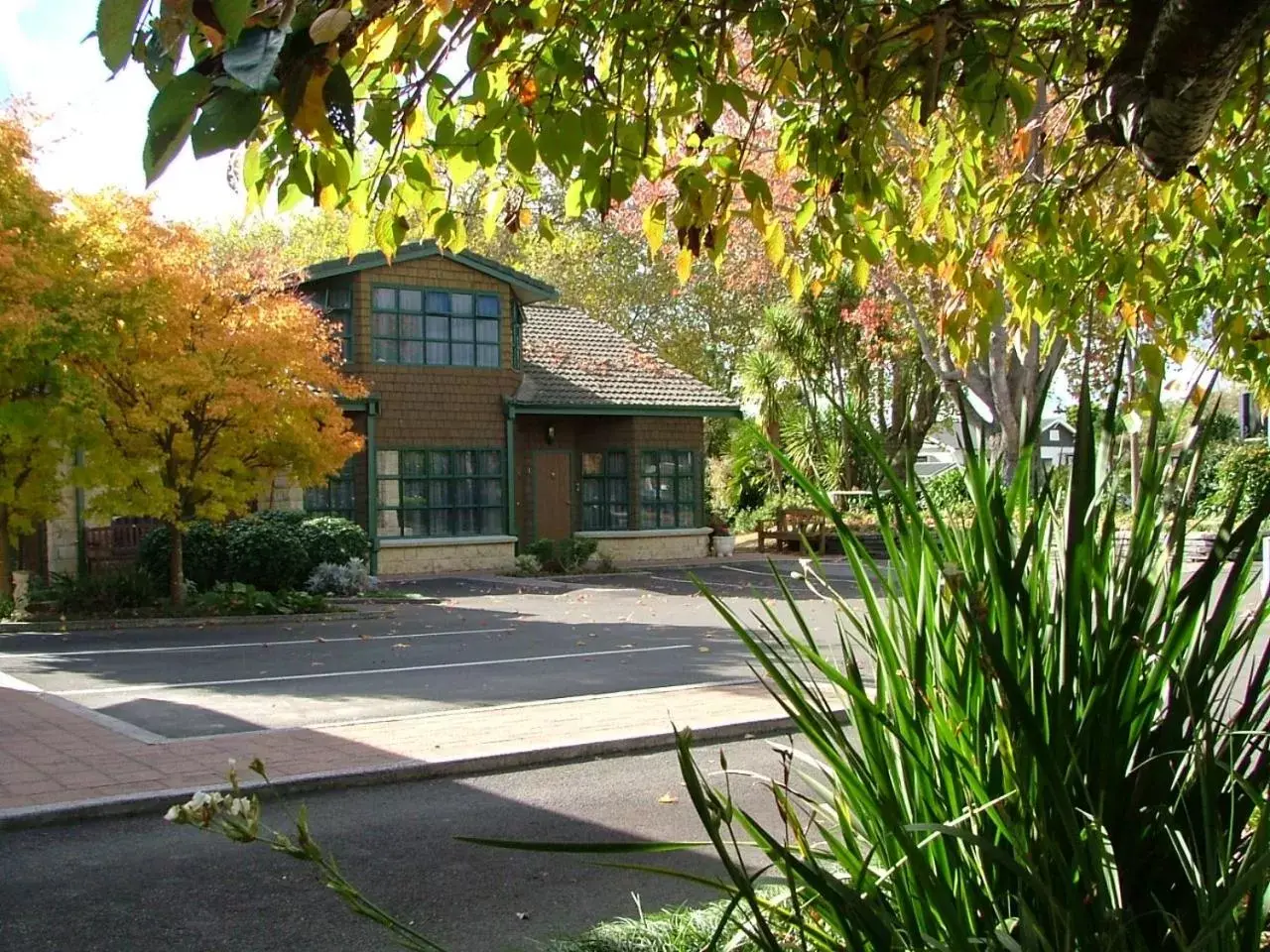 Property Building in Cambridge Mews Motel