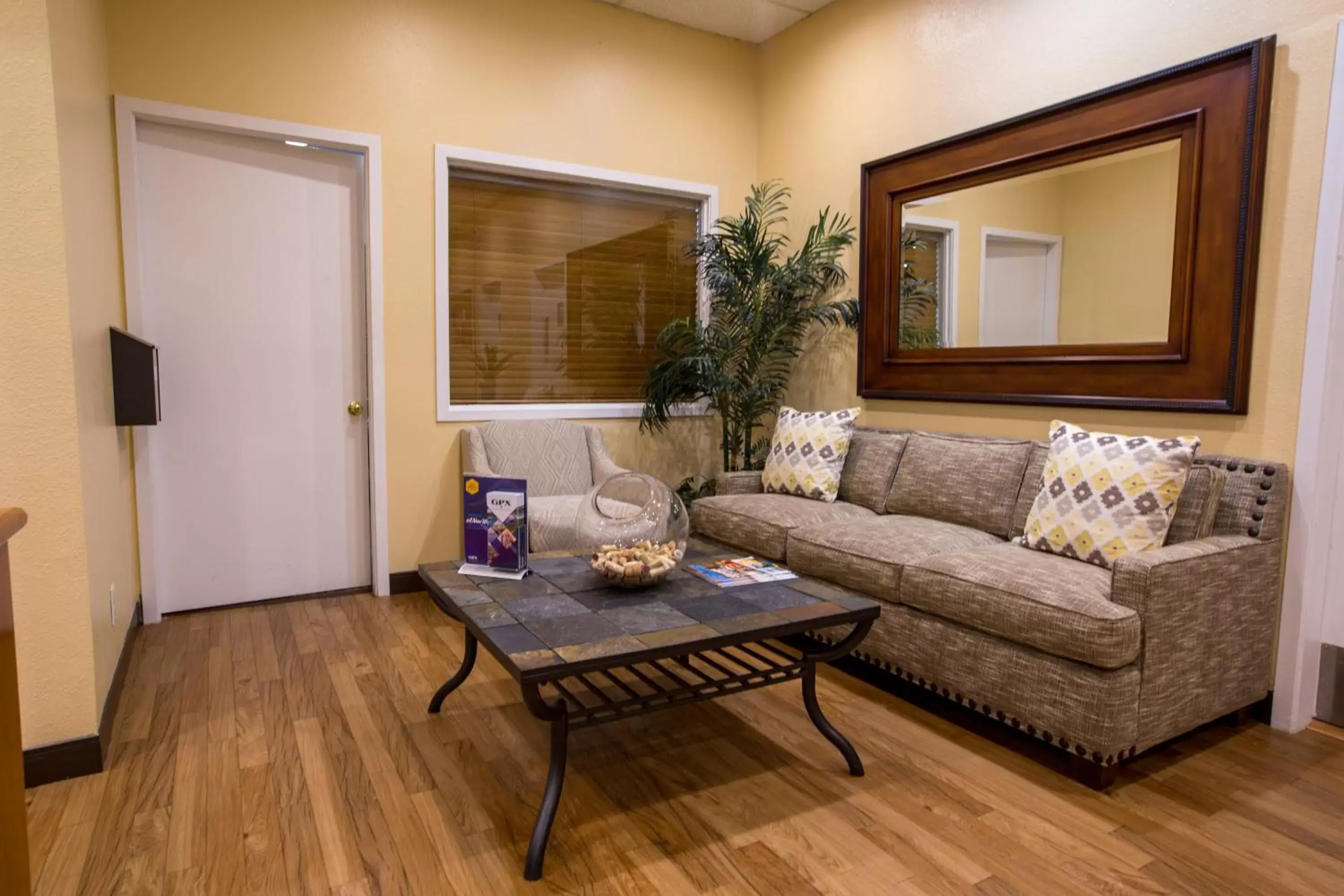 Lobby or reception, Seating Area in RiverPointe Napa Valley Resort