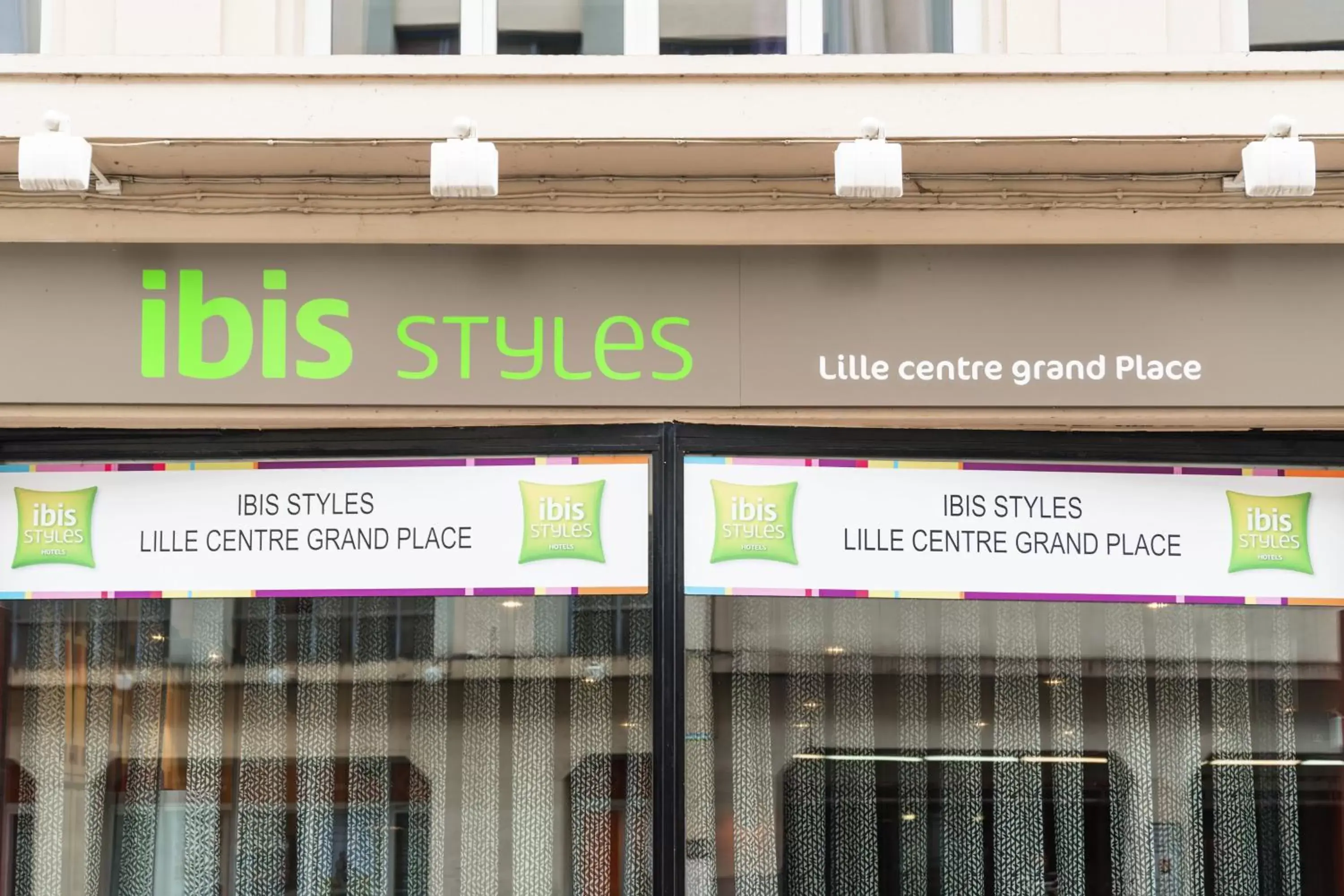 Logo/Certificate/Sign in ibis Styles Lille Centre Grand Place