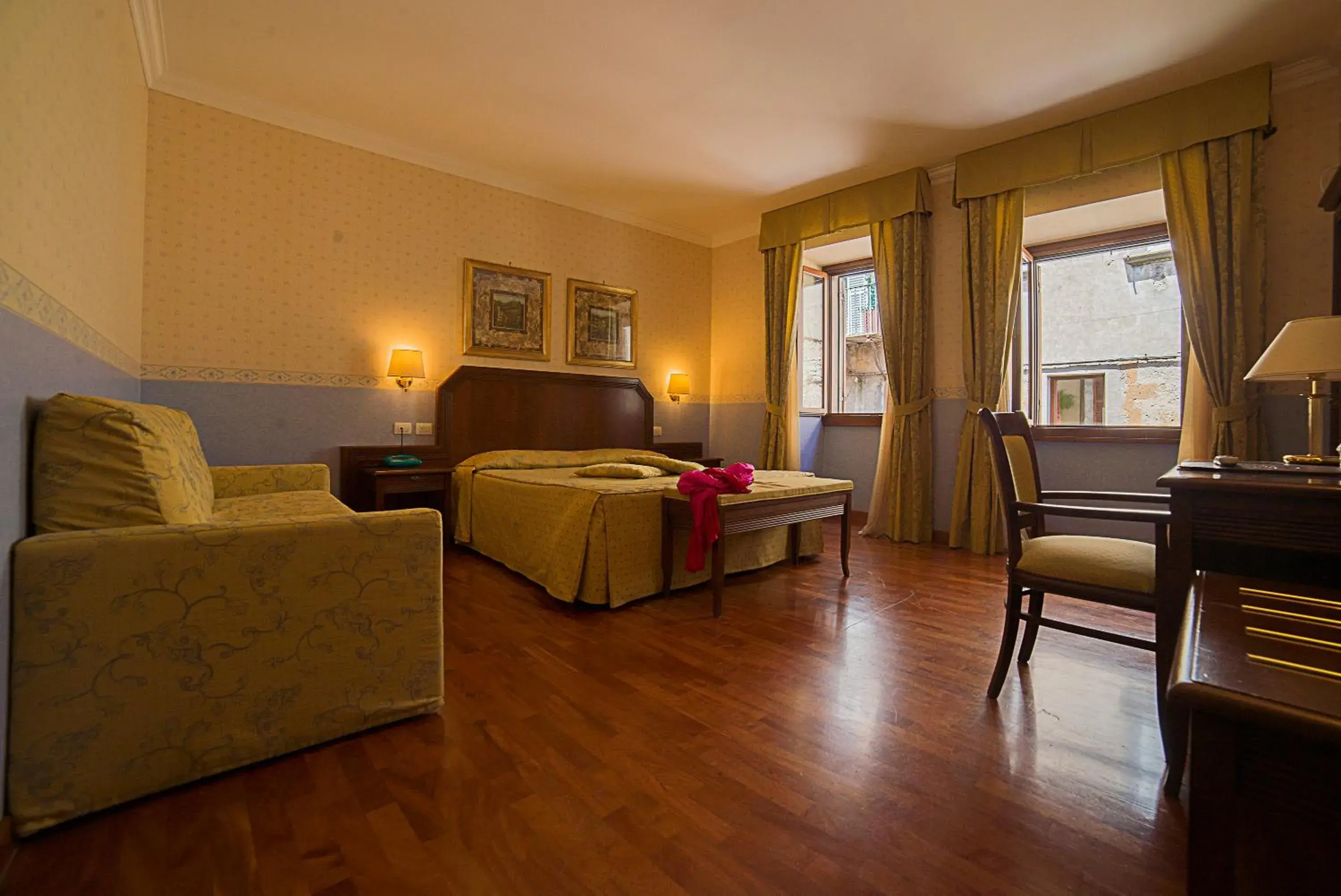 Photo of the whole room in Hotel Filippeschi