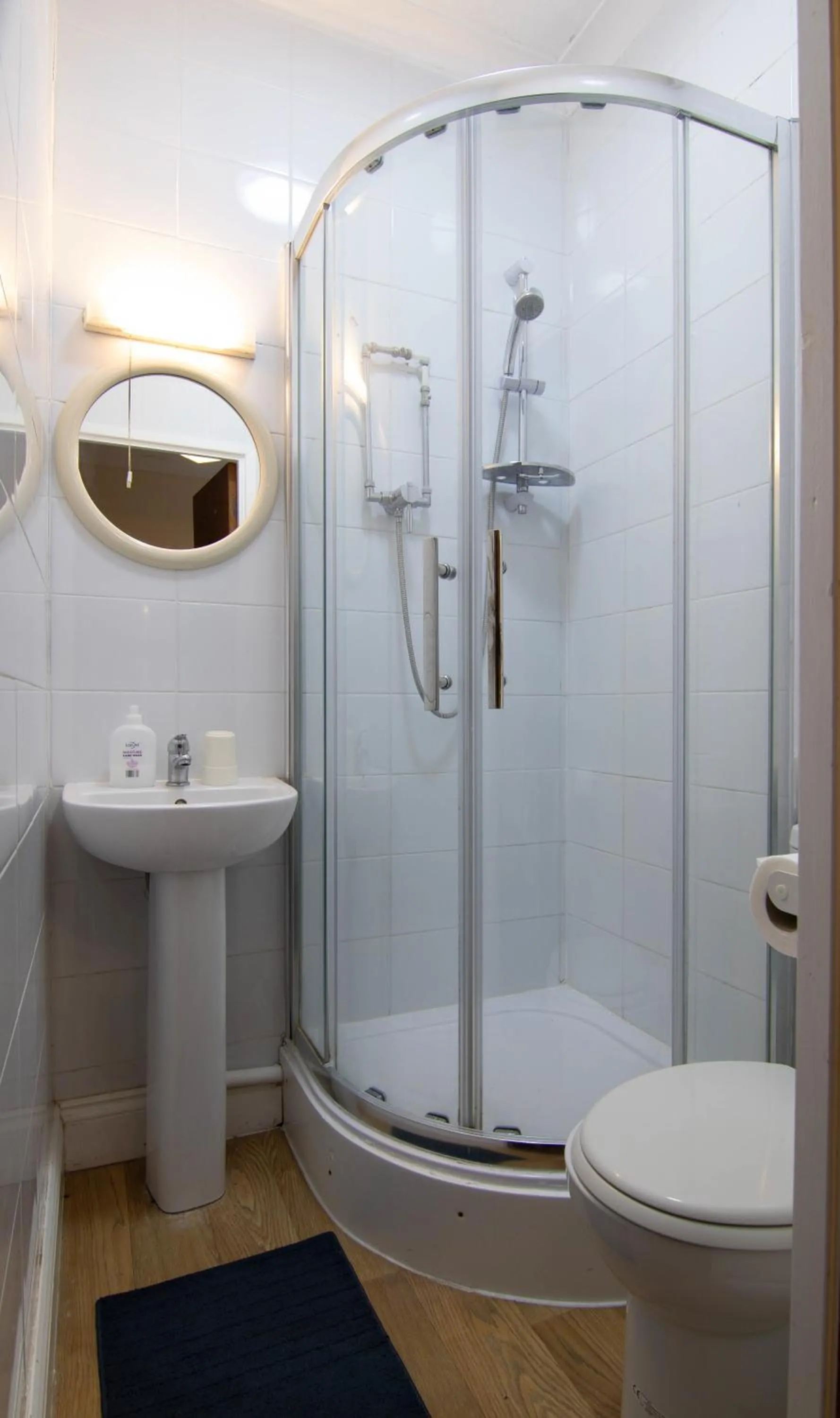 Standard Twin Room in Shelford Lodge
