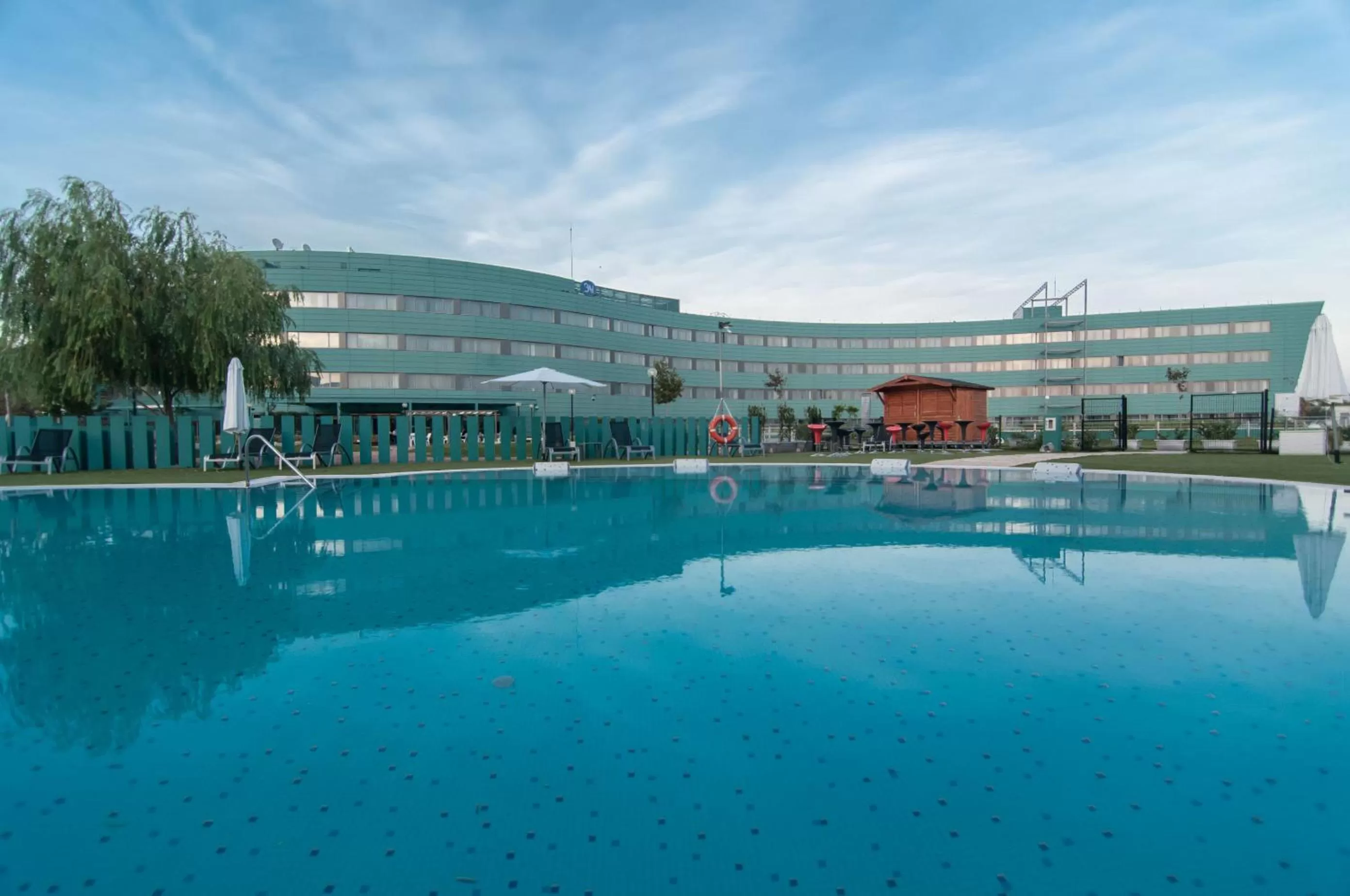 Swimming pool in BAH Barcelona Airport Hotel