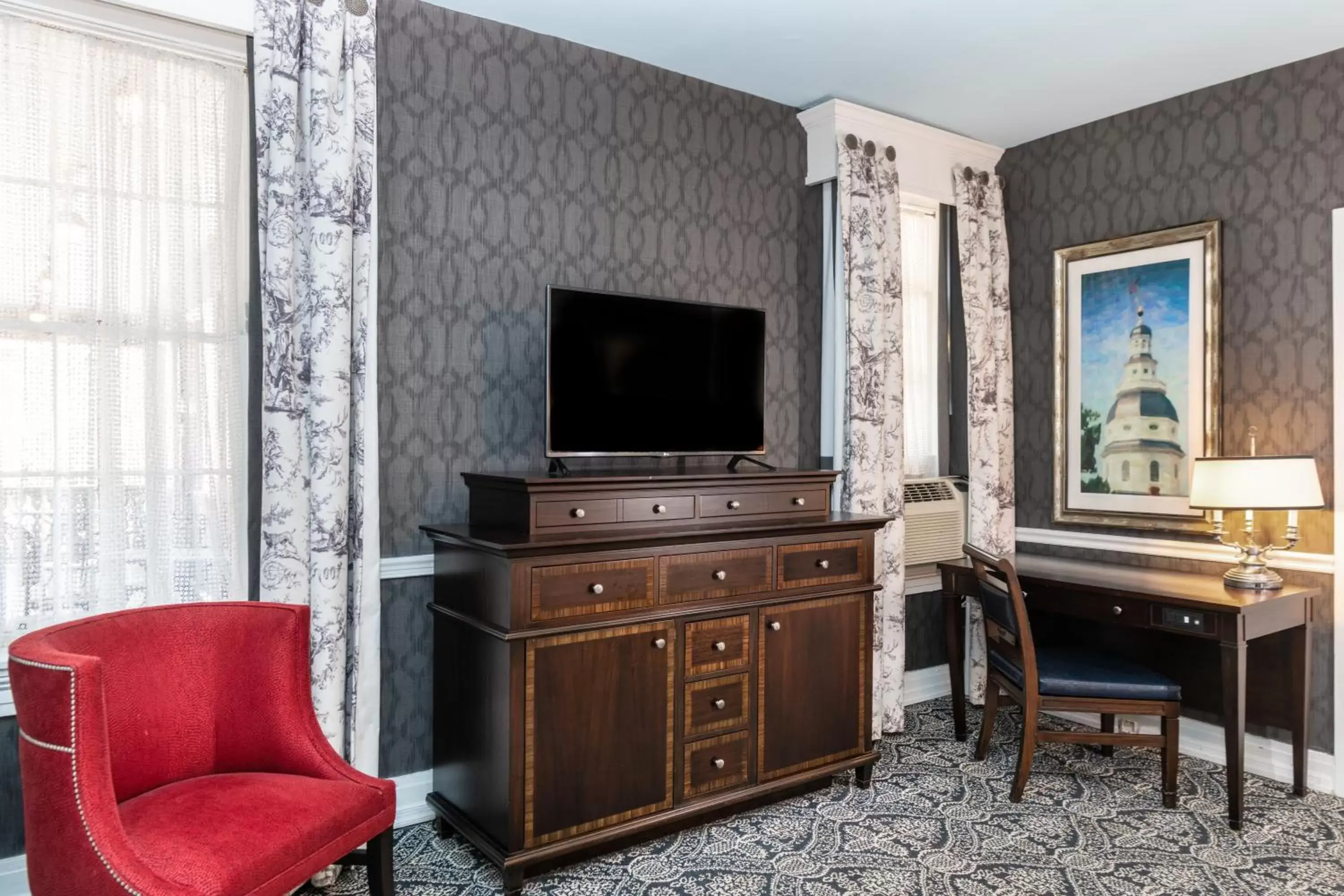 Bedroom, TV/Entertainment Center in Historic Inns of Annapolis