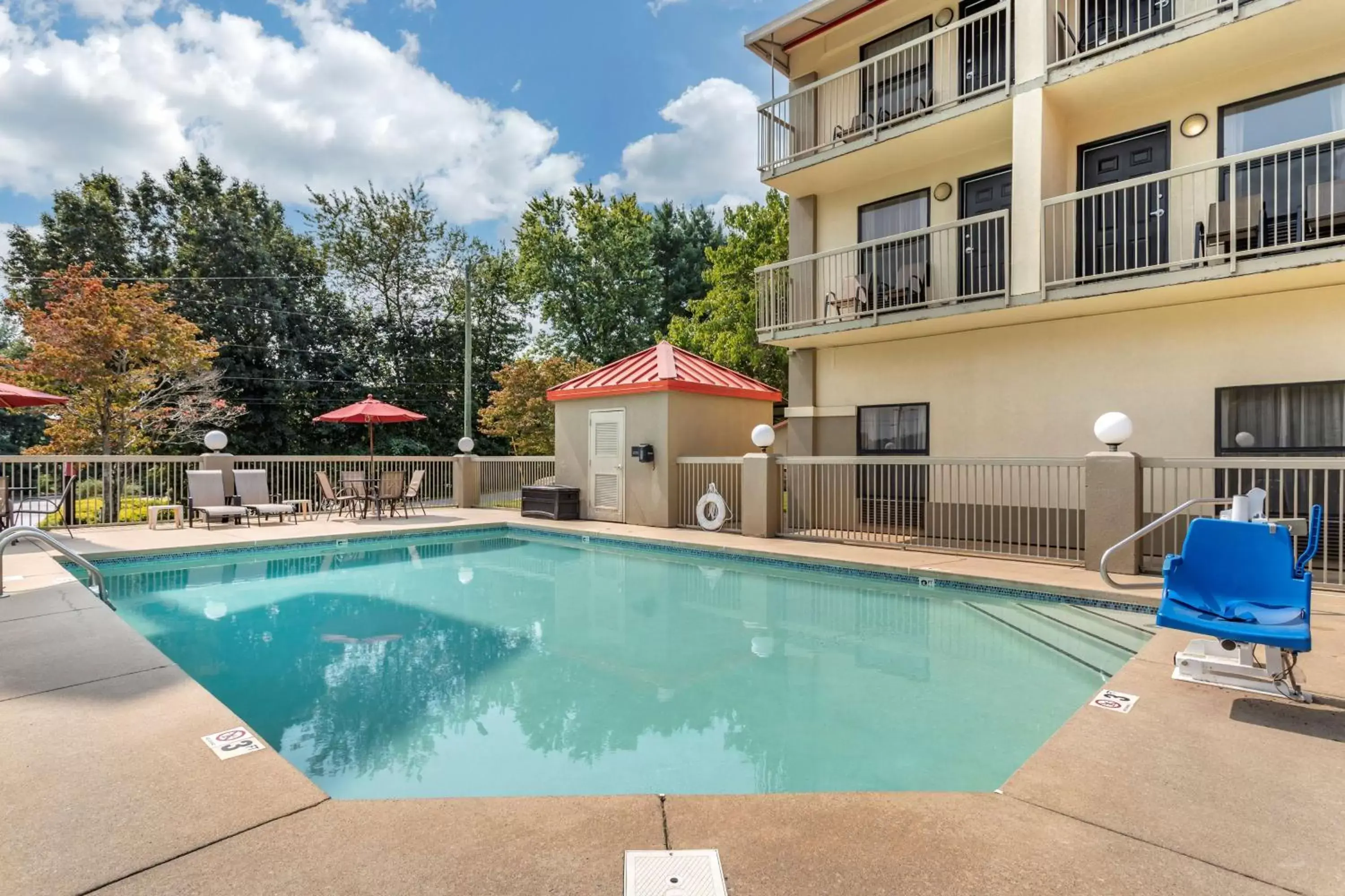 Activities, Swimming Pool in Comfort Inn Asheville Biltmore West