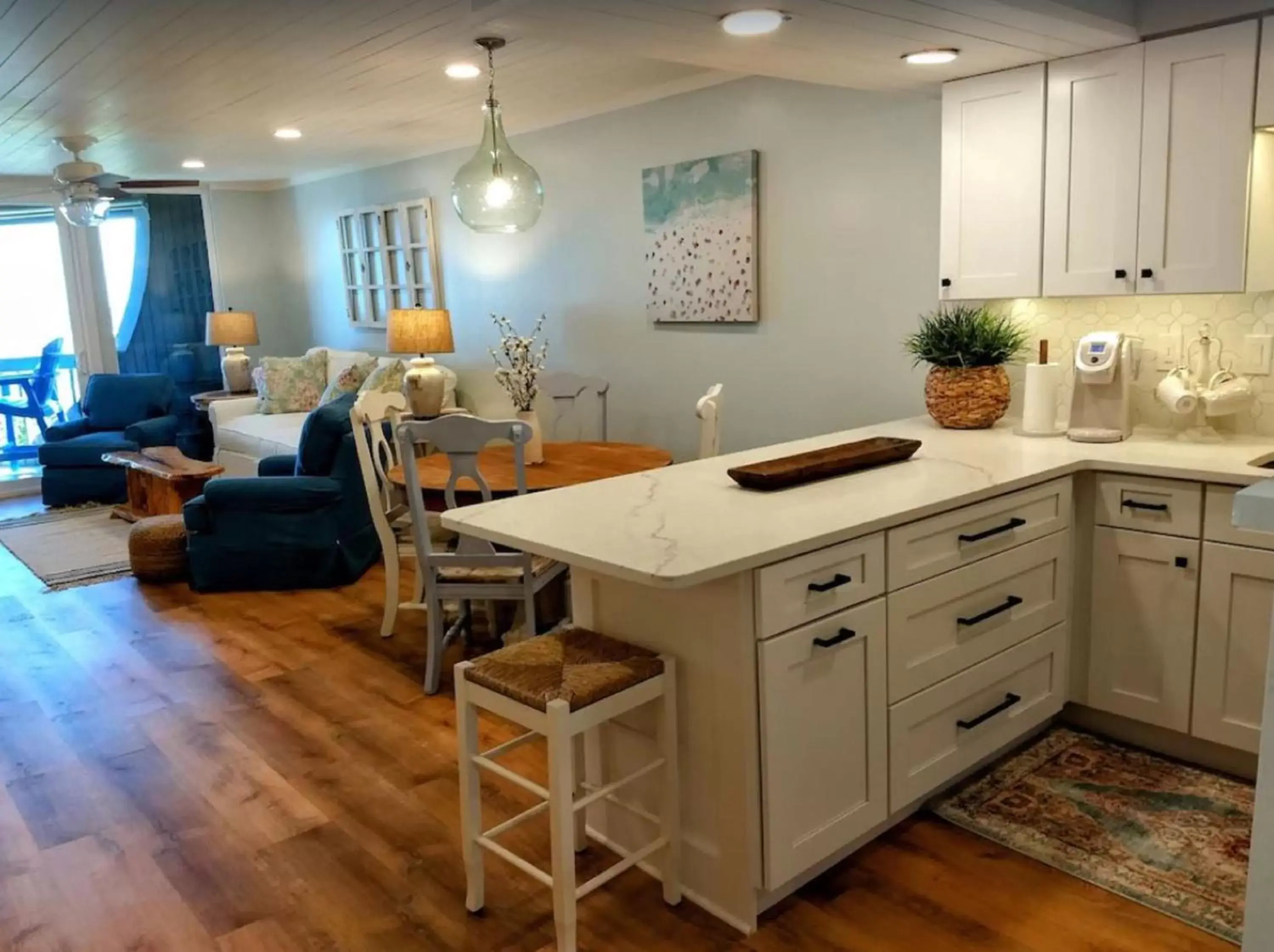 Kitchen/Kitchenette in Hibiscus Oceanfront Resort