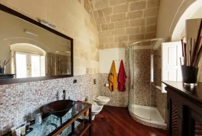 Bathroom in Alla dimora di Chiara Suite and Rooms