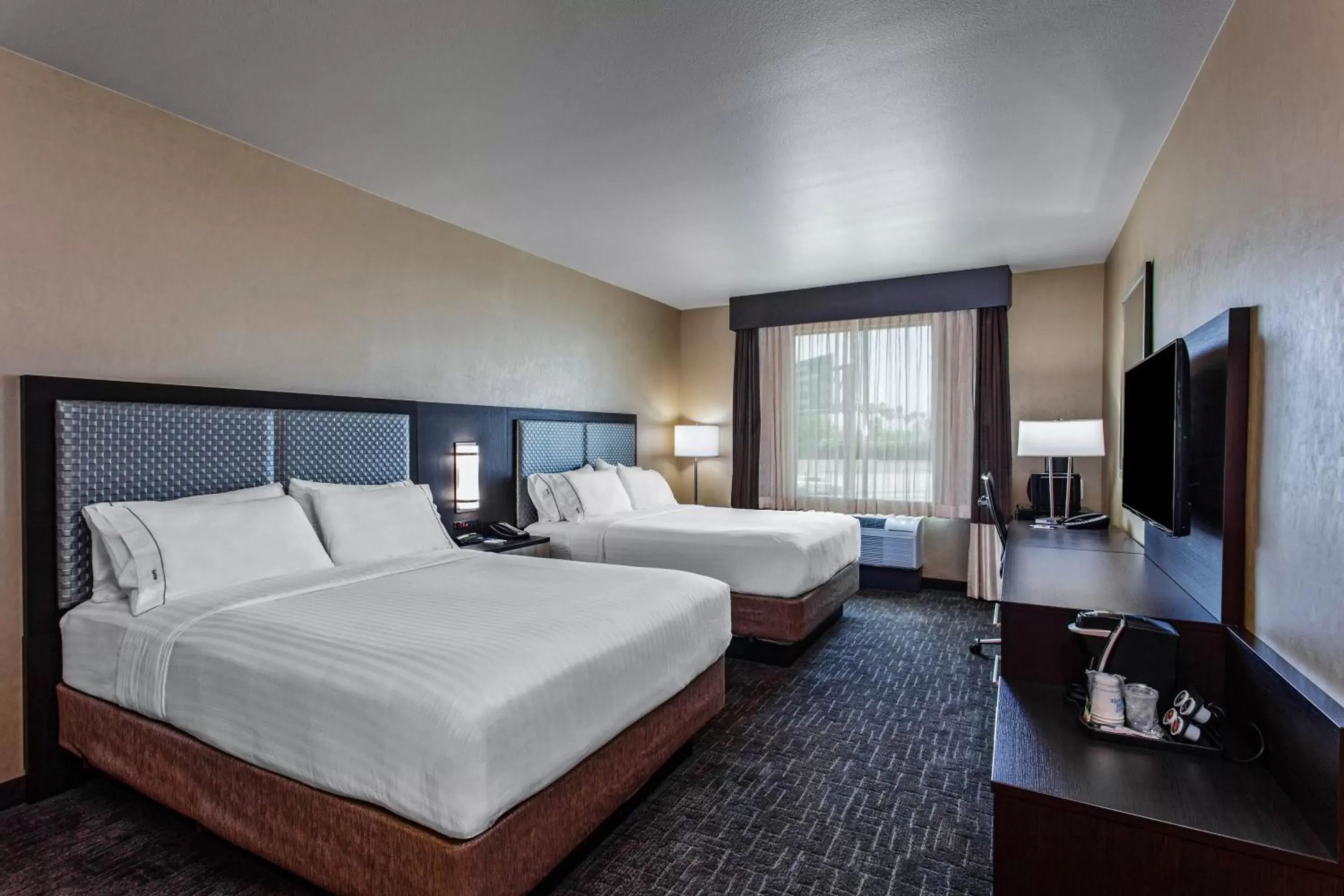 Day, Room Photo in Holiday Inn Express & Suites Anaheim Resort Area, an IHG Hotel