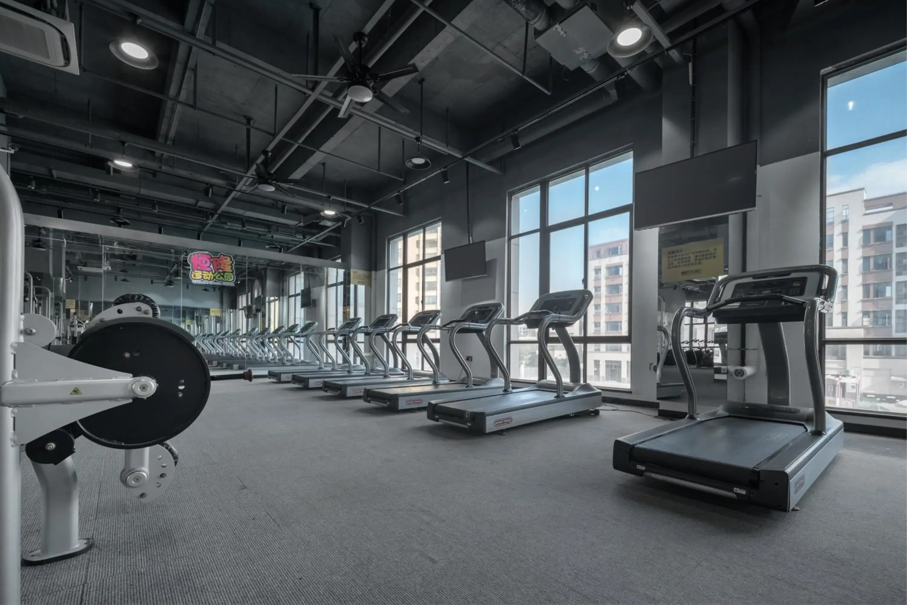 Fitness centre/facilities in Holiday Inn Express Jinjiang Anhai by IHG Fitness centre/facilities in Holiday Inn Express Jinjiang Anhai by IHG
