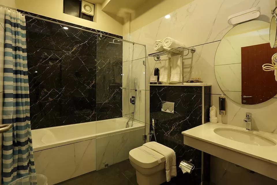 Bathroom in Hotel New York Square