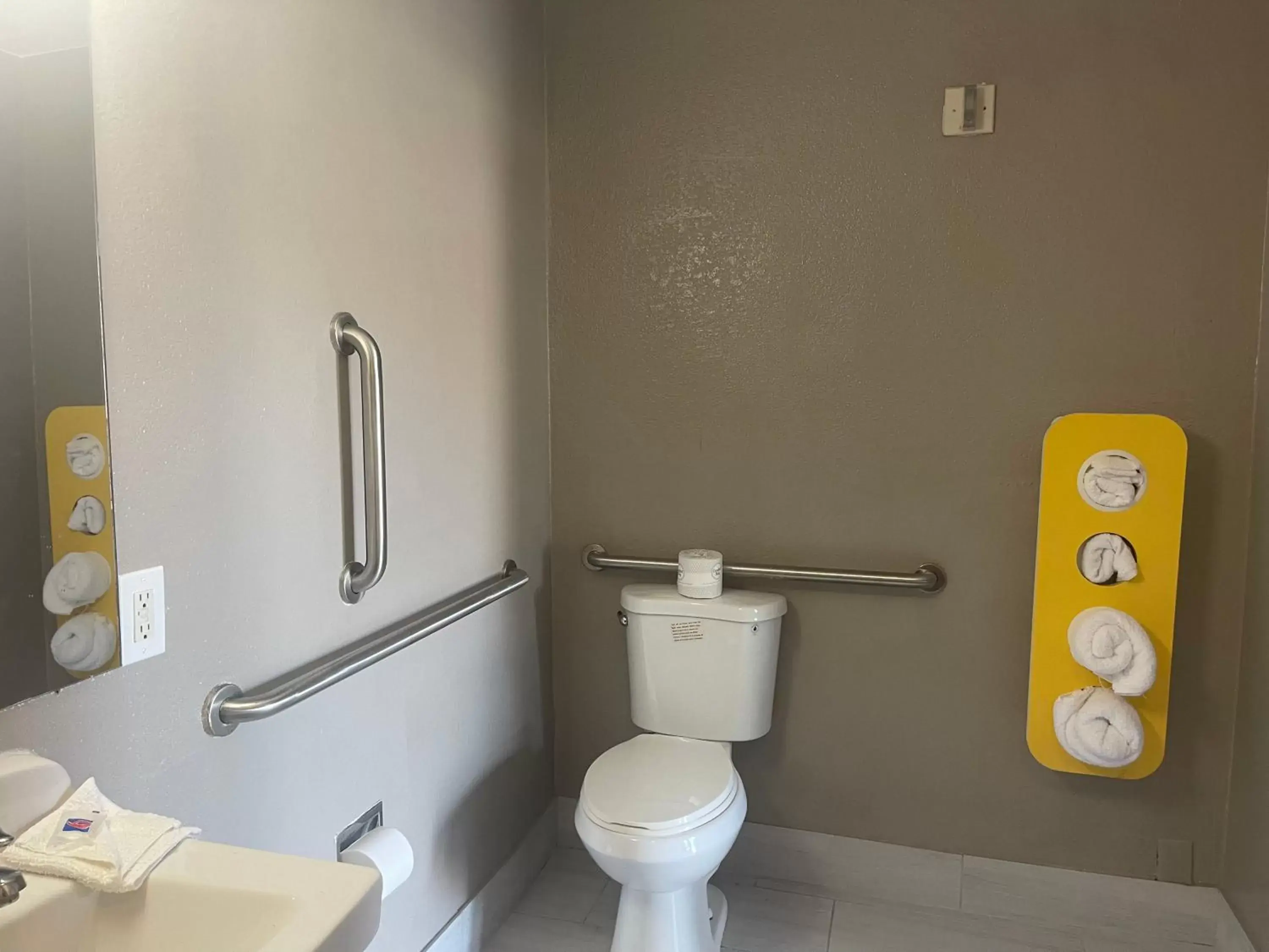 Deluxe Double Room with Two Double Beds - Non-Smoking in Motel 6 Denton, TX - UNT Deluxe Double Room with Two Double Beds - Non-Smoking in Motel 6 Denton, TX - UNT