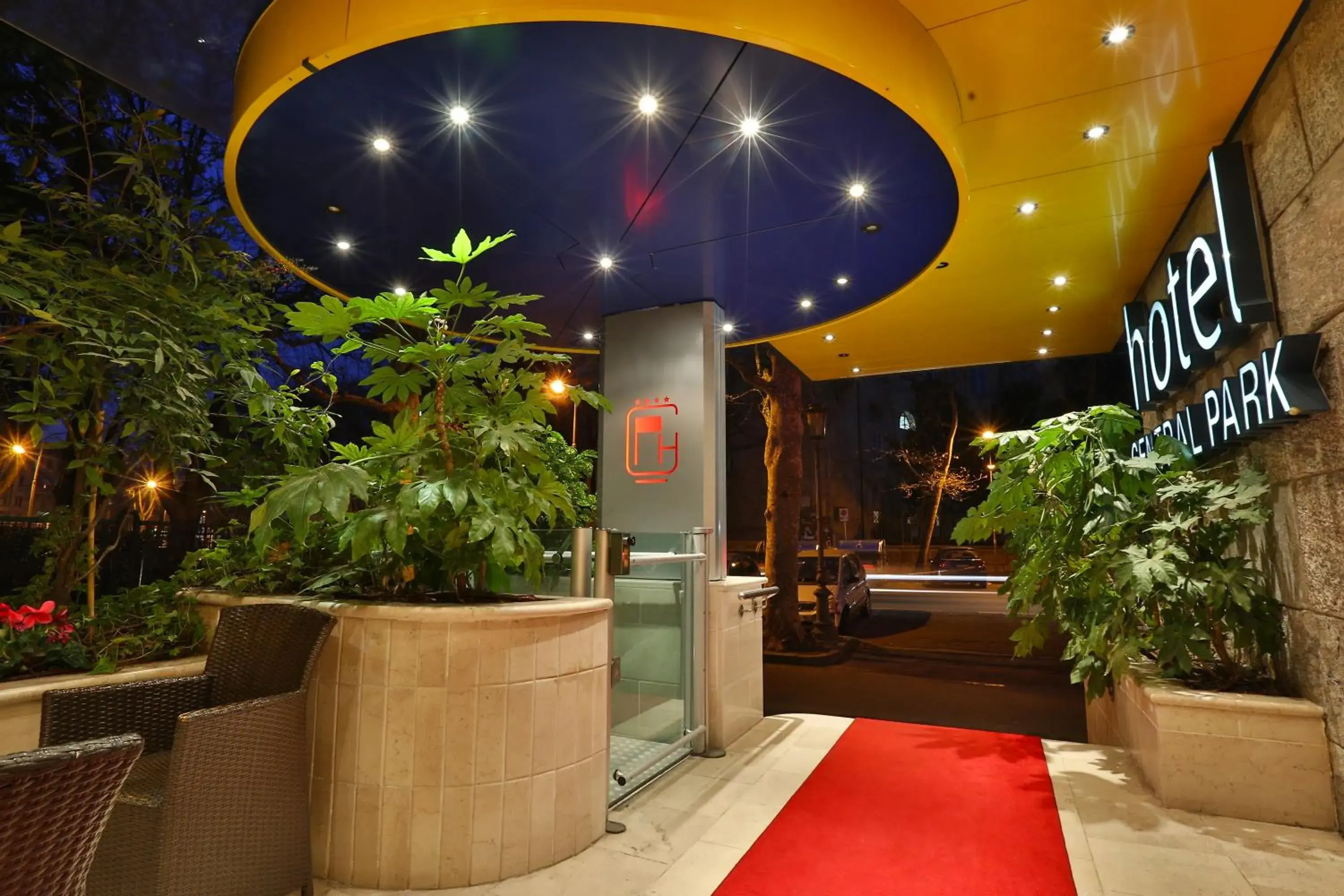 Patio, Lobby/Reception in Central Park Hotel Modena