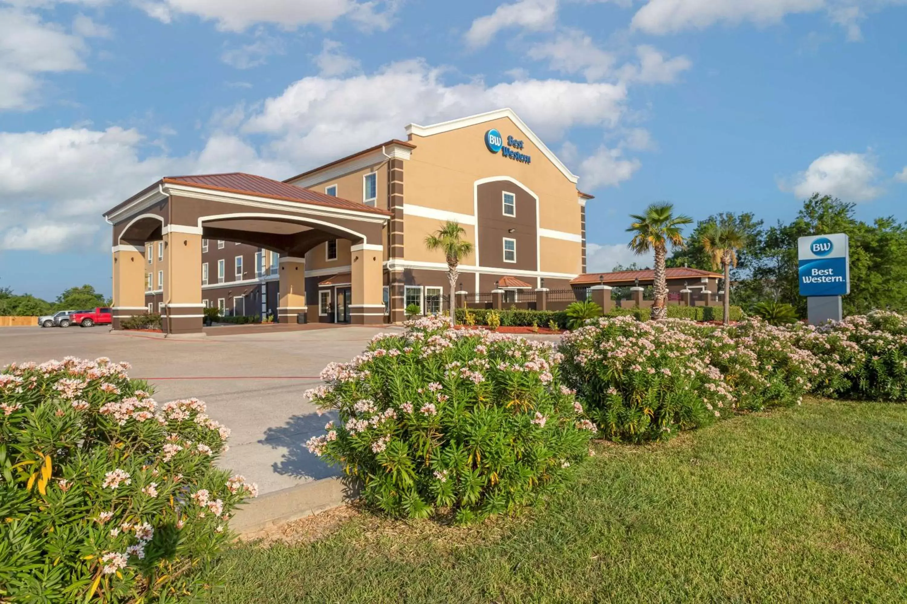 Property Building in Best Western Texas City