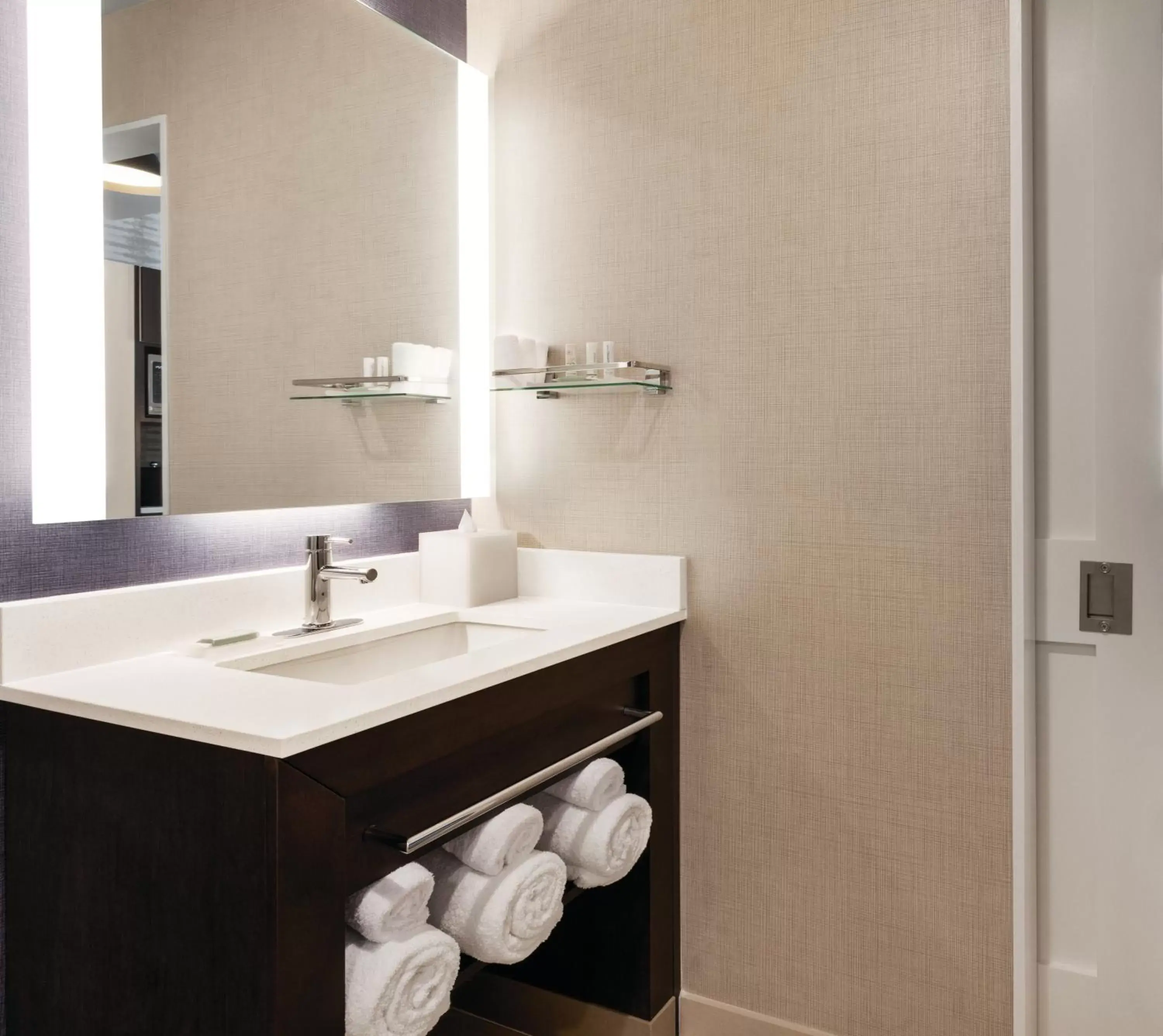 Bathroom in Residence Inn by Marriott New York JFK Airport