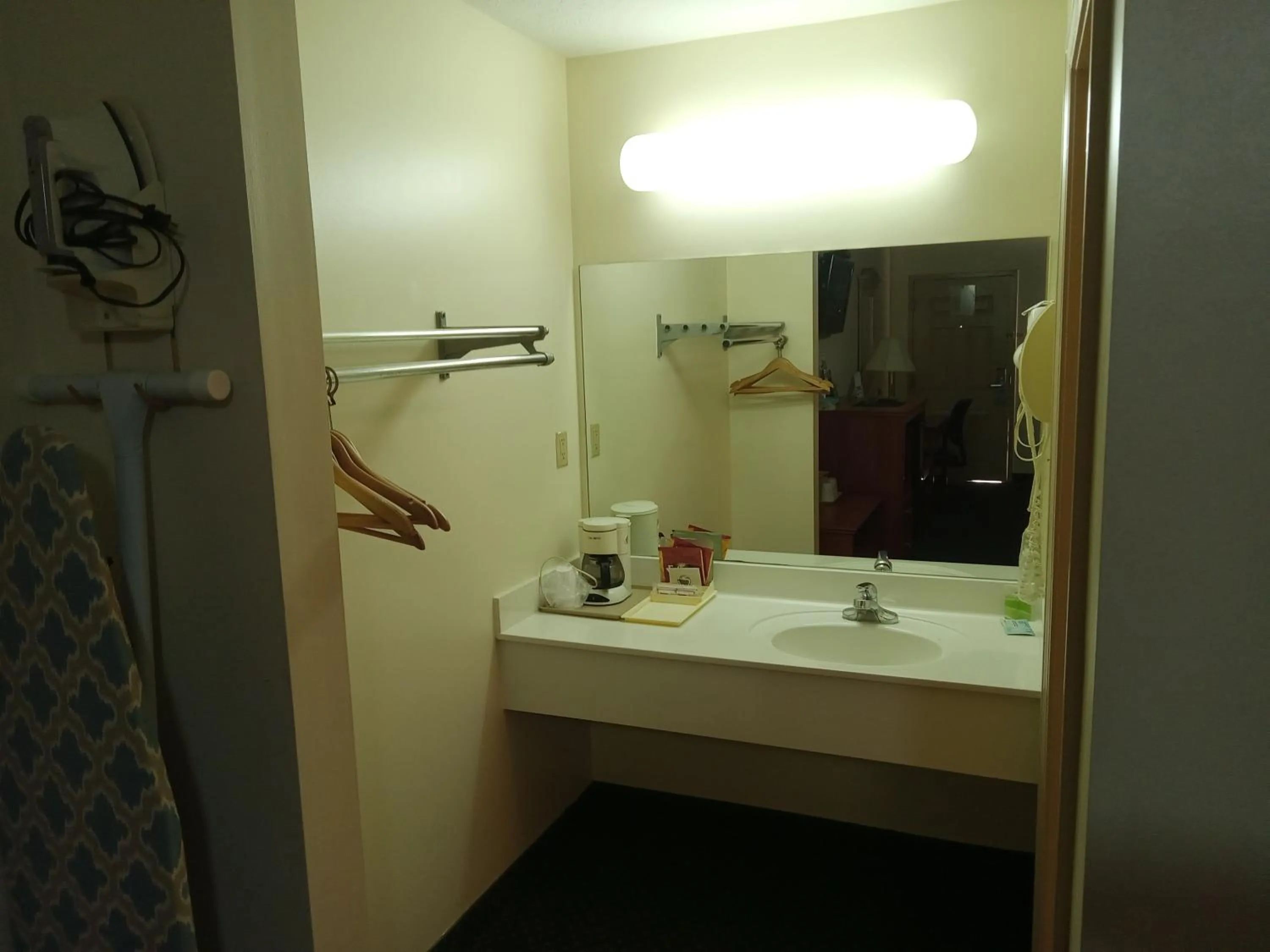 Bathroom in Country Hearth Inn-Union City