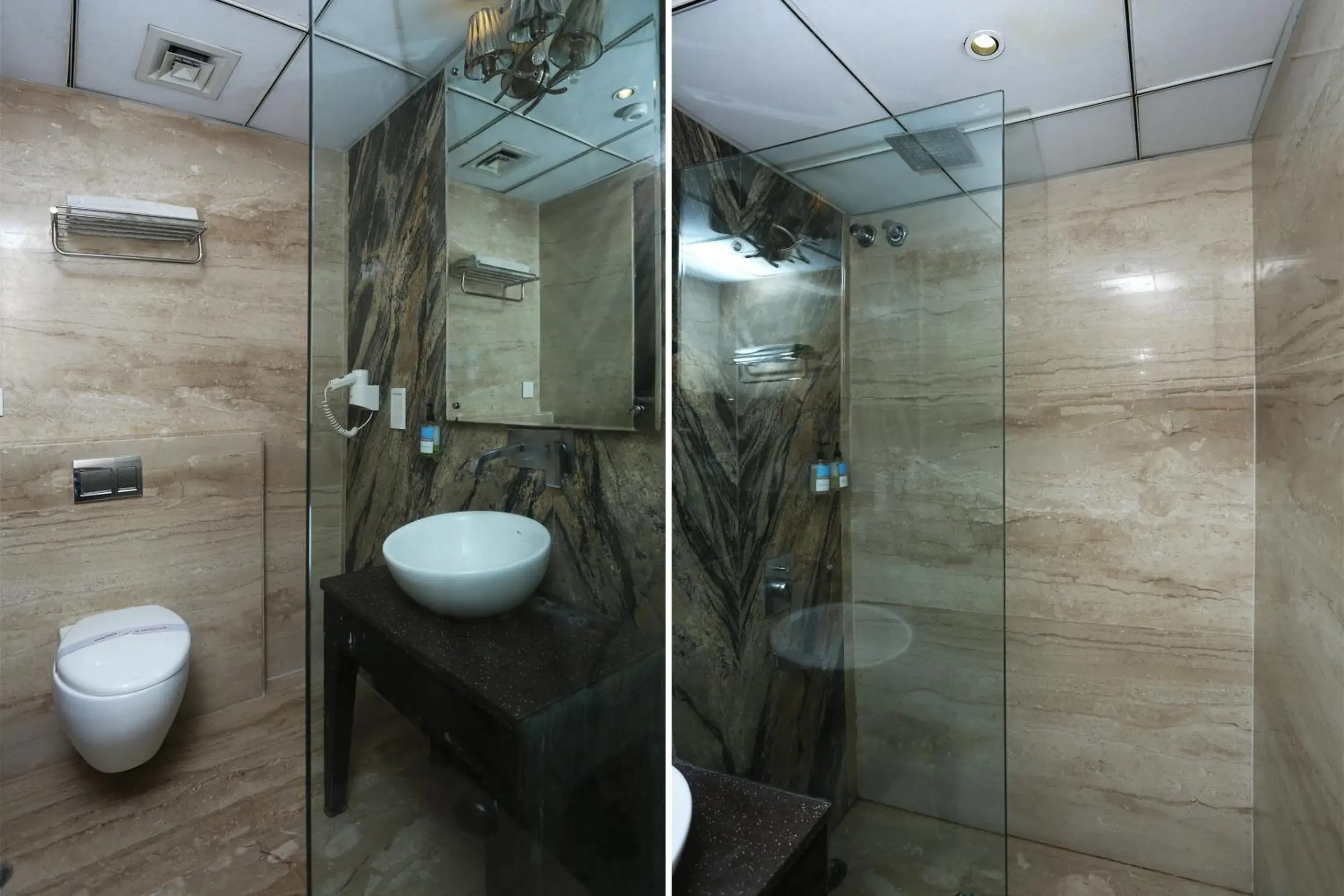 Bathroom in Hotel Uppal International - New Delhi Railway Station - Paharganj