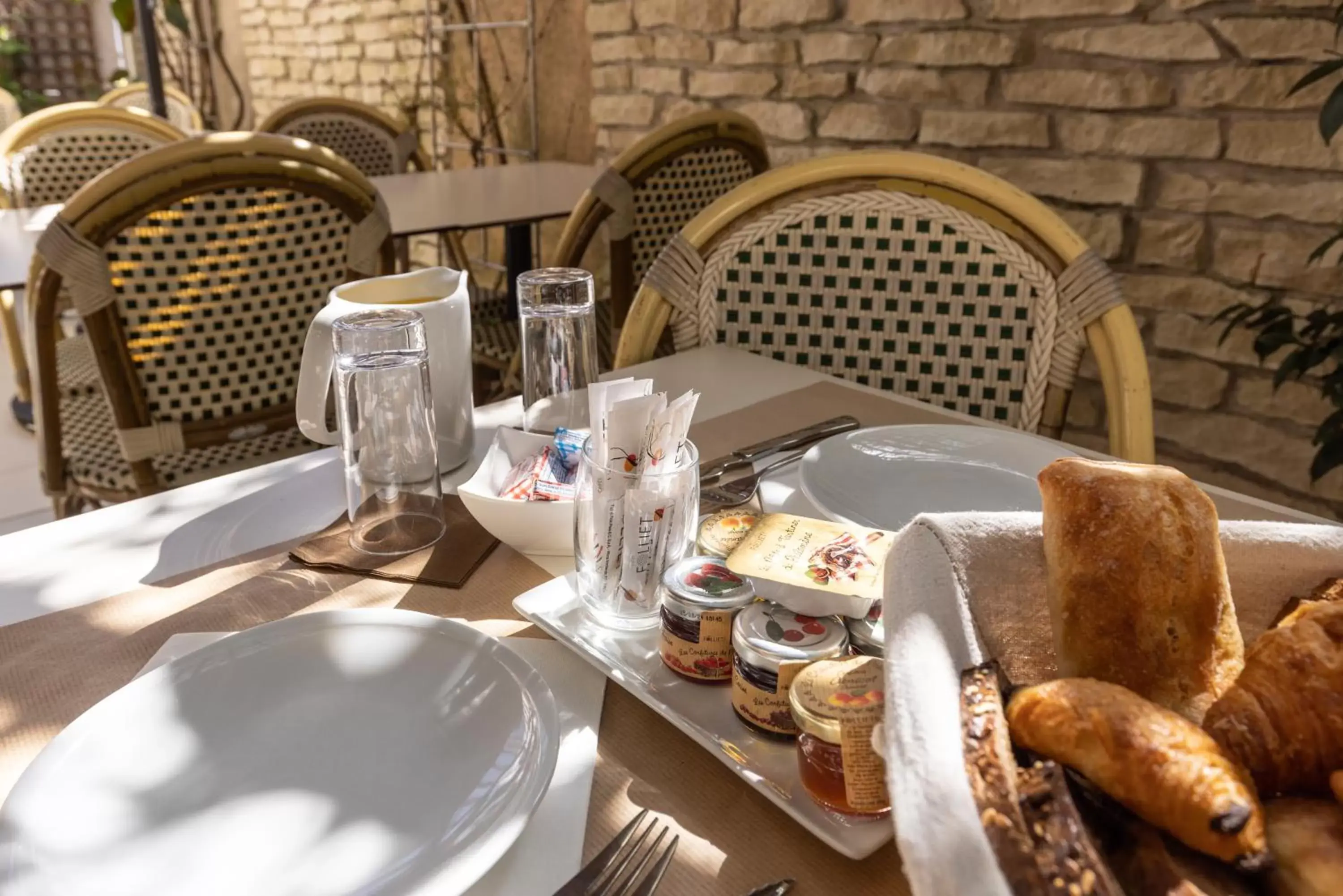 Breakfast in Logis Hôtel Rêve de Sable