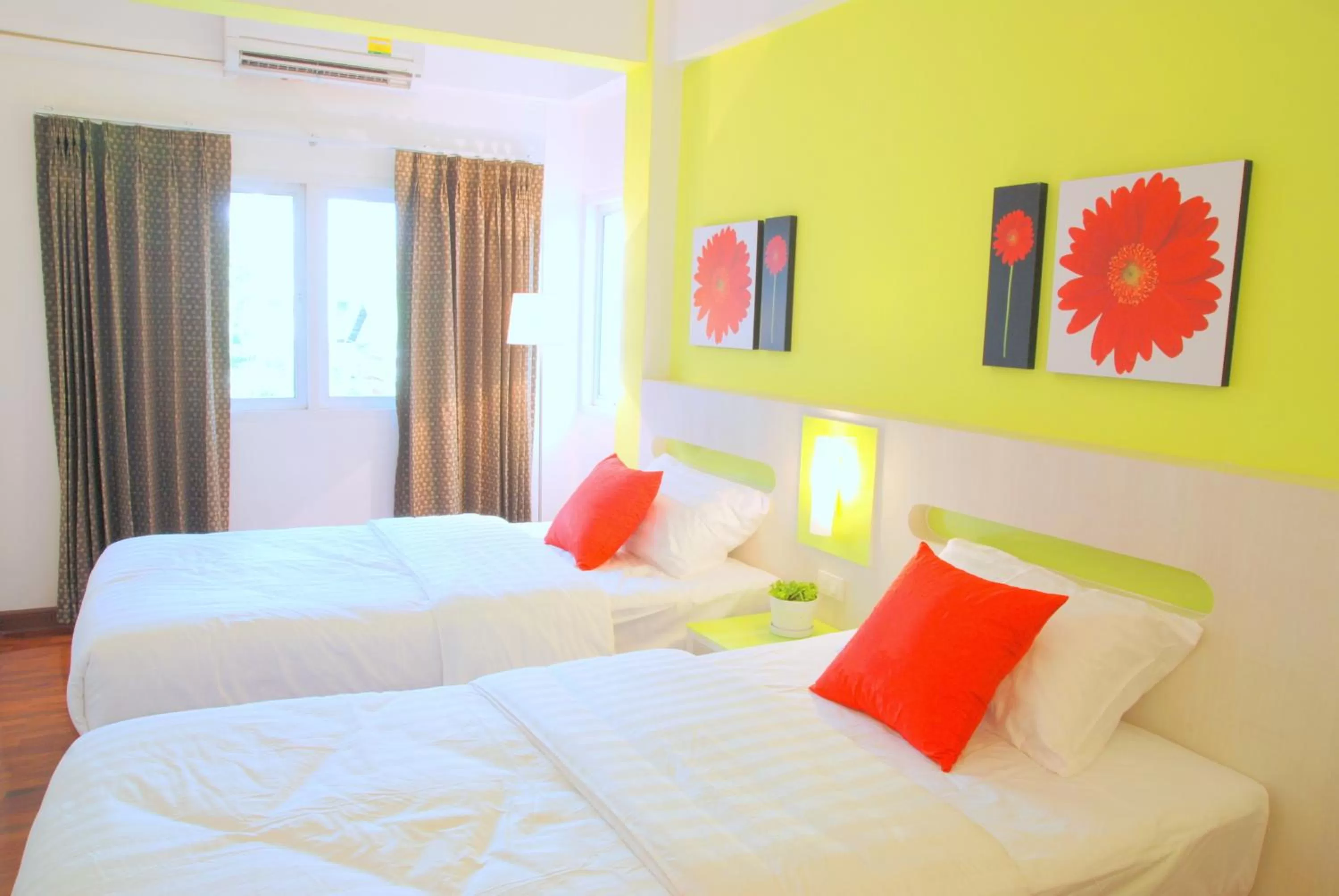 Bed in The Inn Saladaeng