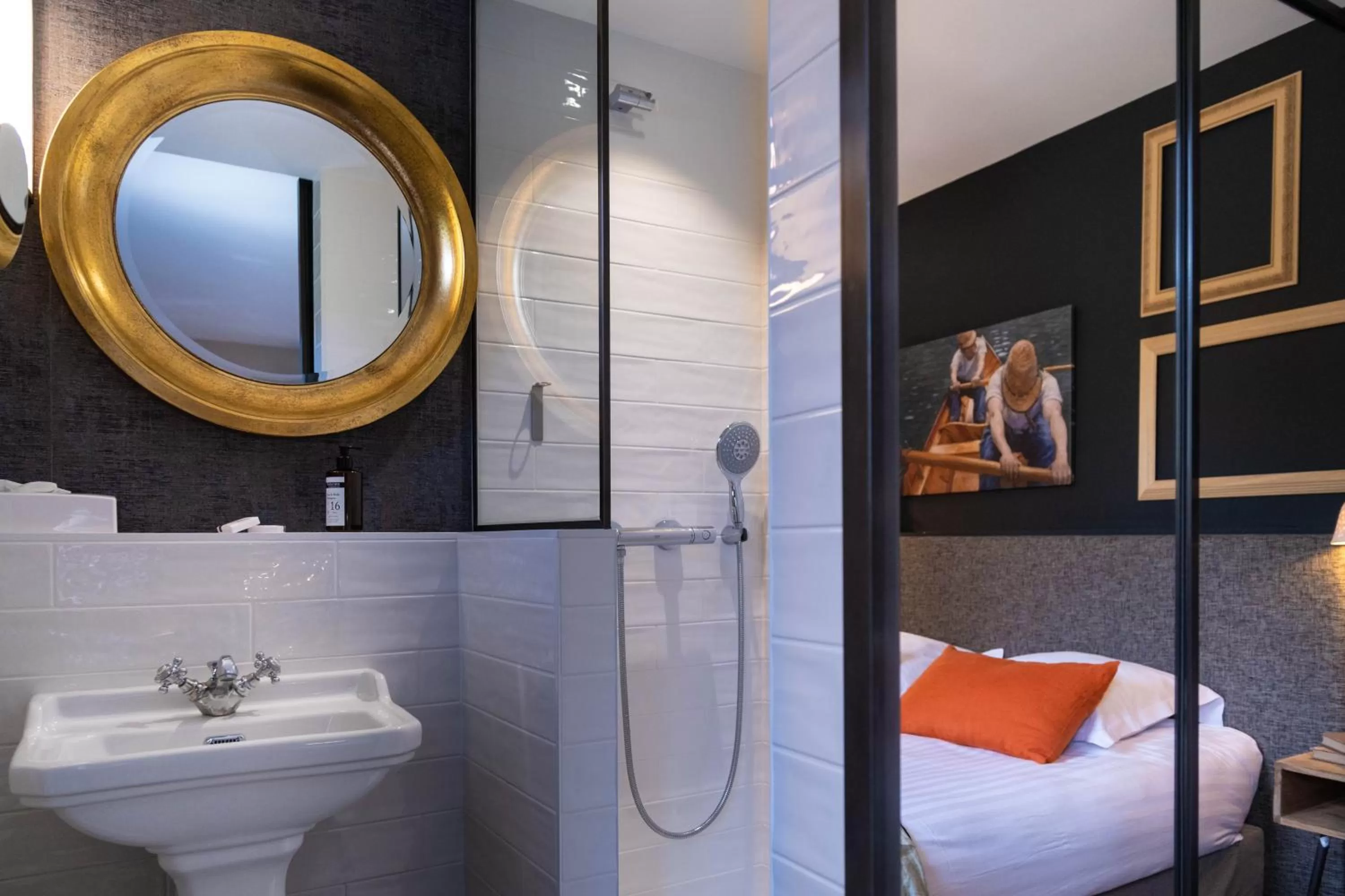 Photo of the whole room in Les Demeures de Varennes, BW Signature Collection