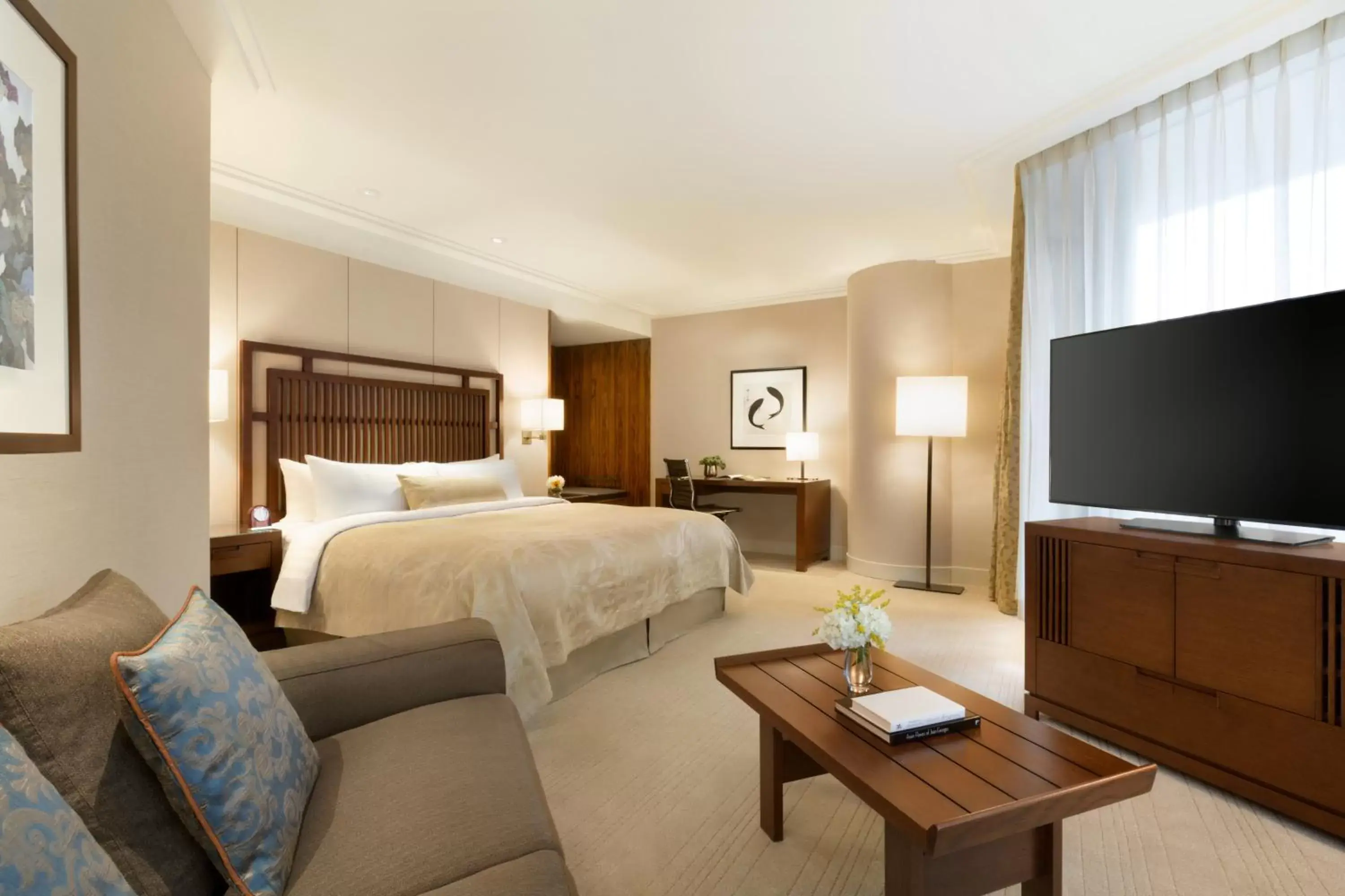 TV and multimedia, Bed in Shangri-La Vancouver