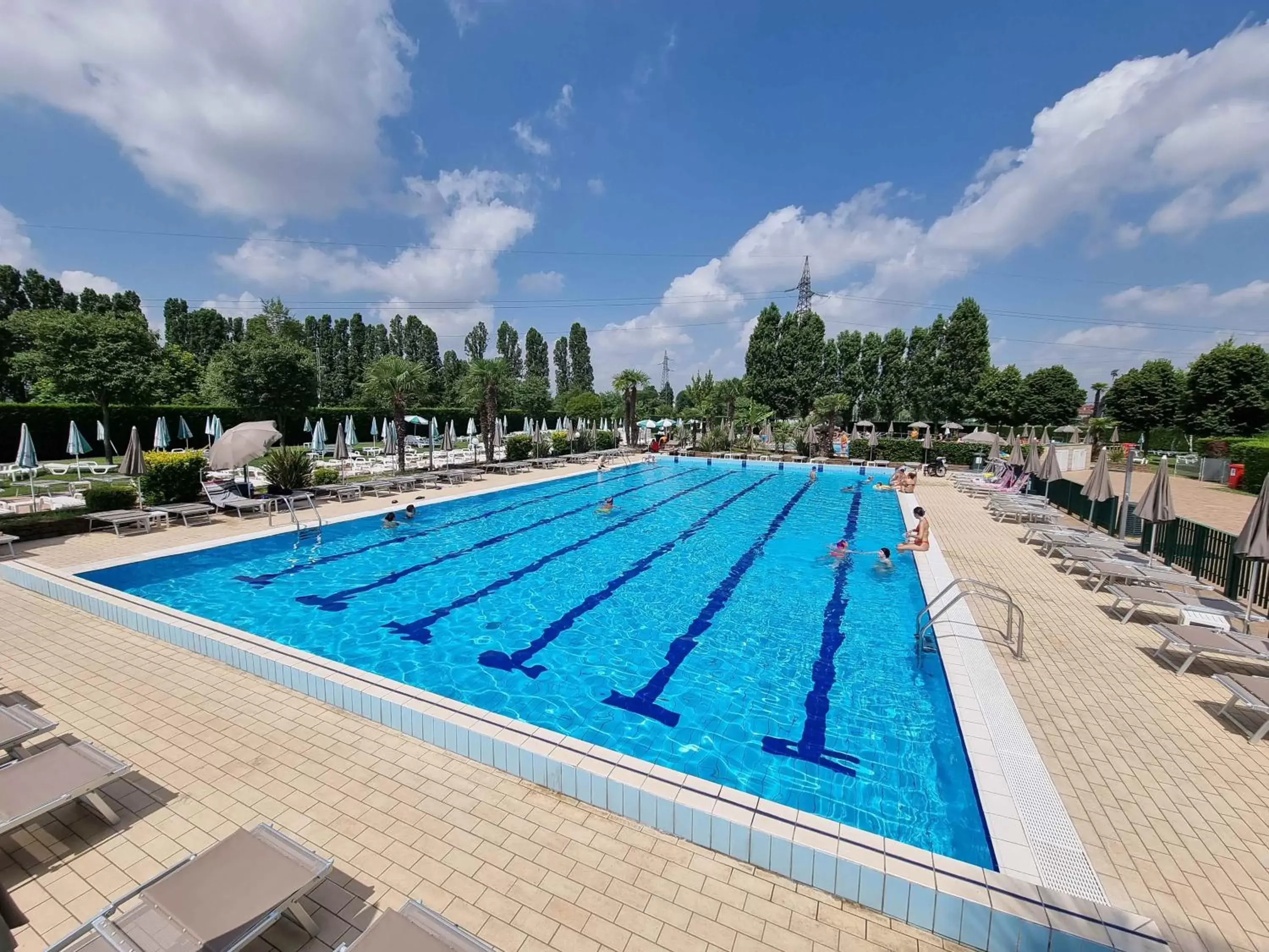 Pool view, Swimming Pool in GREEN GARDEN Resort - Smart Hotel