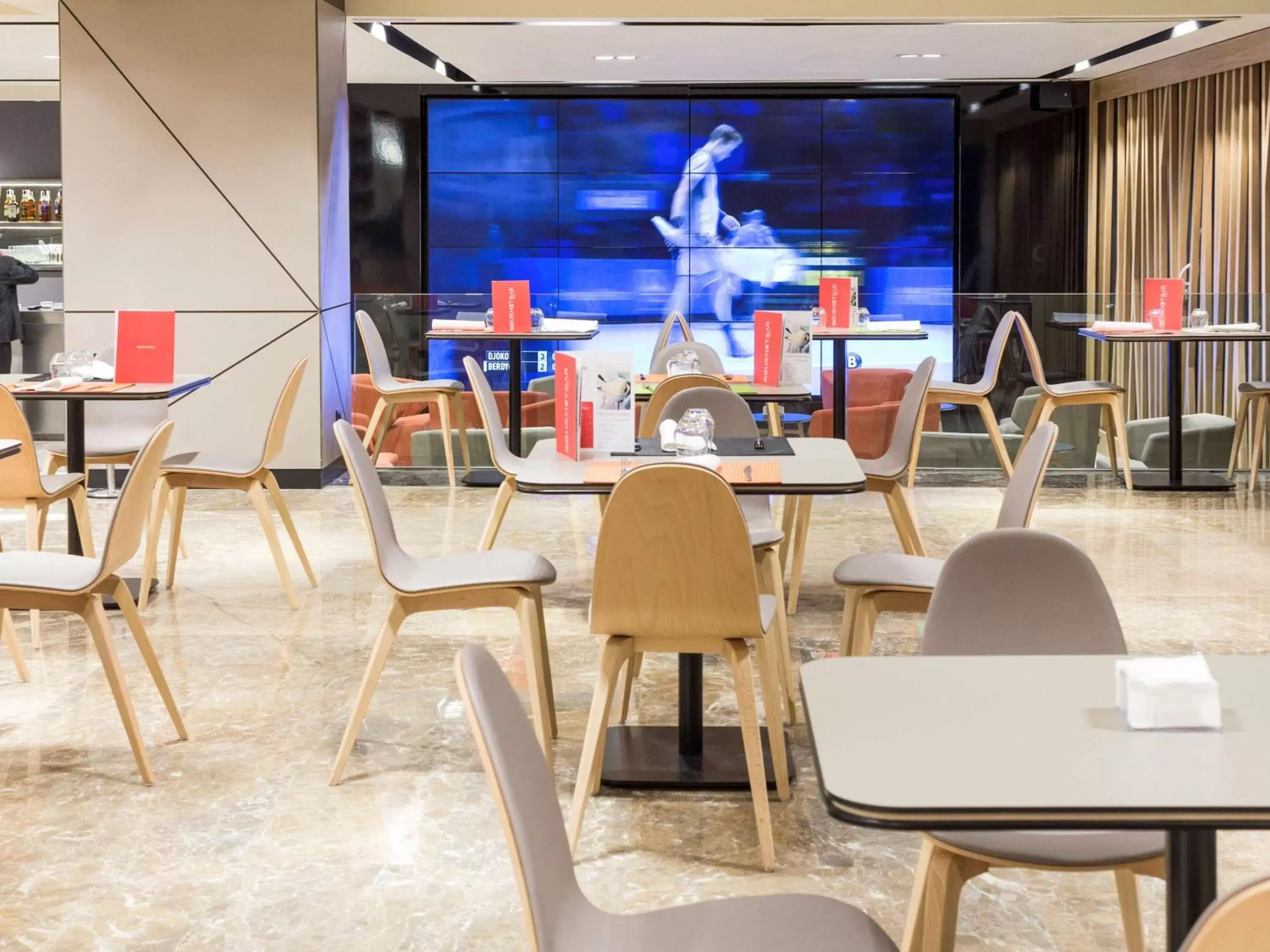 Restaurant/Places to Eat in Novotel Madrid Center