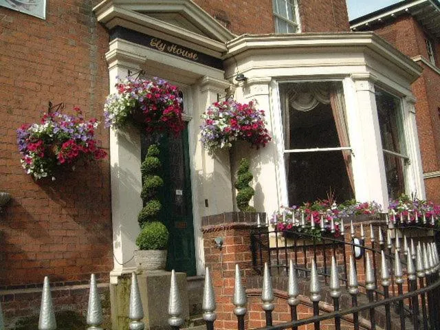 Facade/entrance in Ely House Hotel