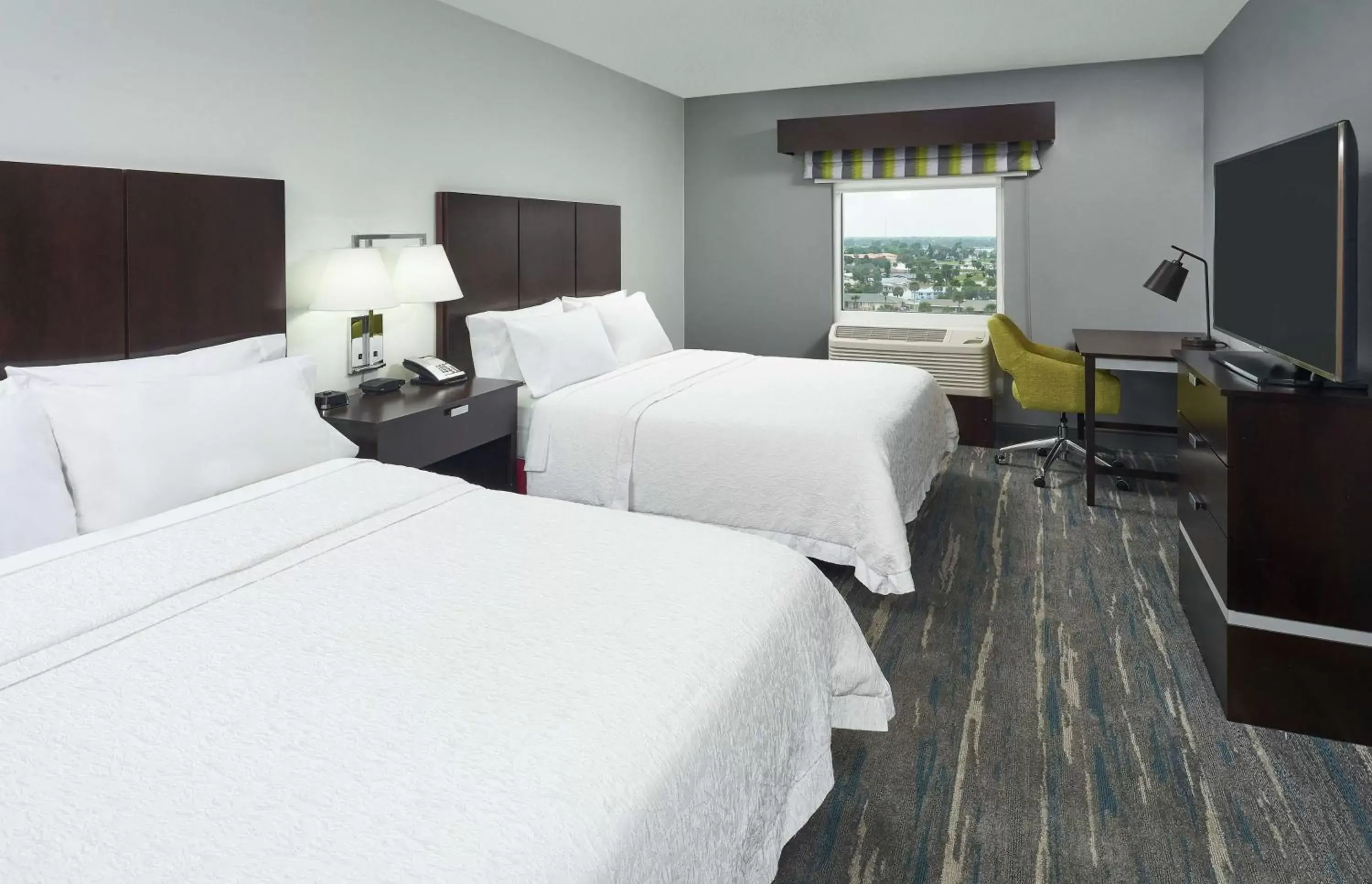 Bedroom in Hampton Inn Daytona Beach/Beachfront
