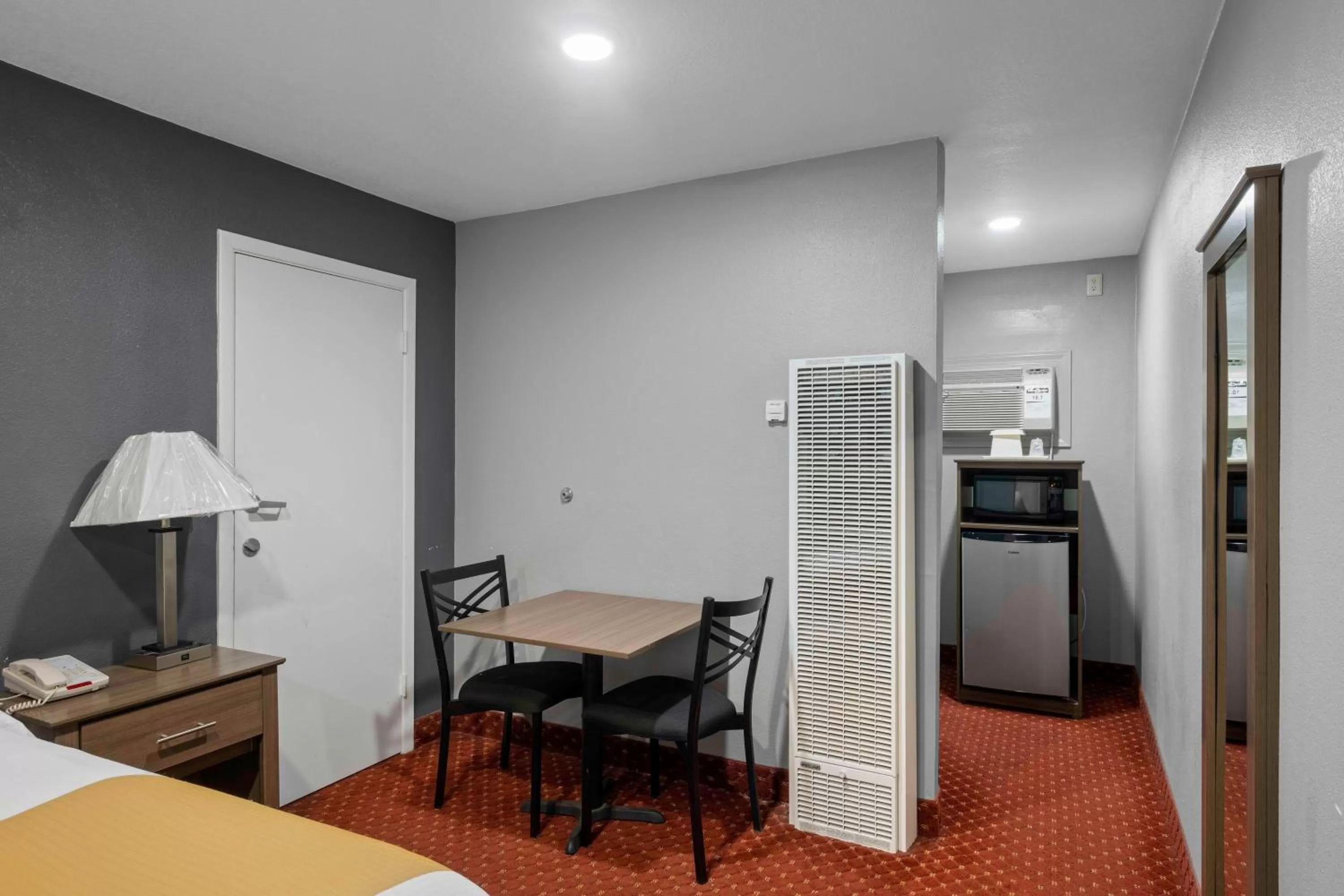 hair dresser, Bed in Budget Lodge