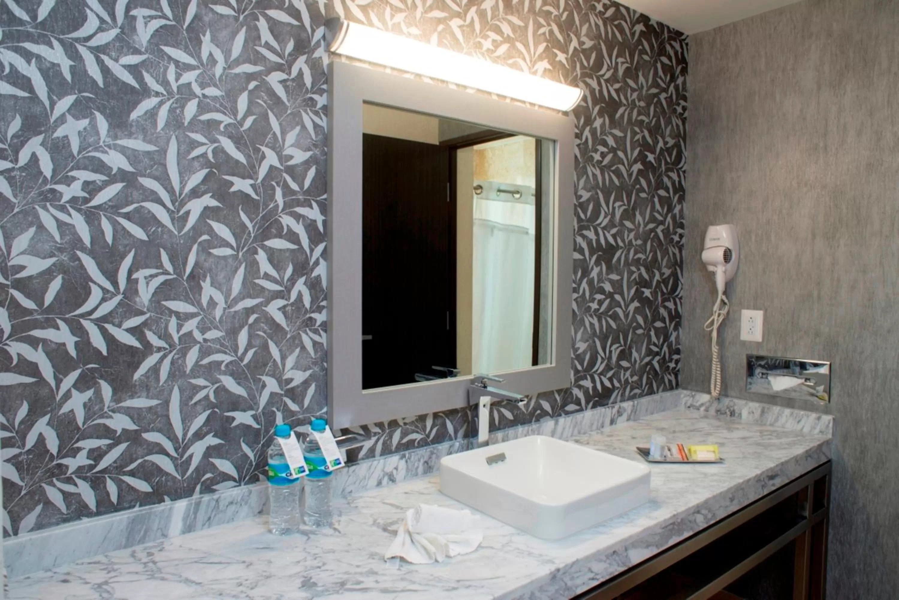 Bathroom in Holiday Inn Express & Suites Queretaro by IHG
