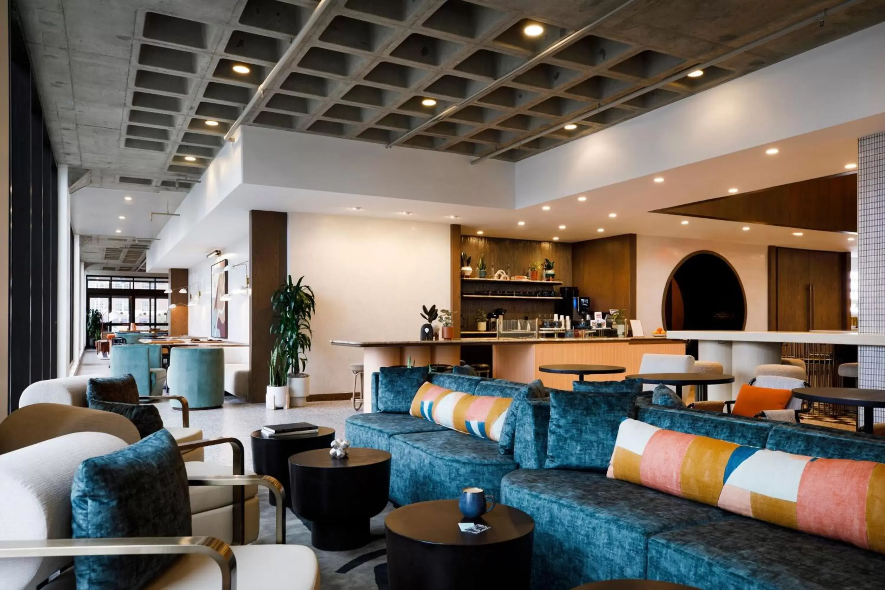 Lounge or bar in Hotel Indy, Indianapolis, a Tribute Portfolio Hotel Lounge or bar in Hotel Indy, Indianapolis, a Tribute Portfolio Hotel