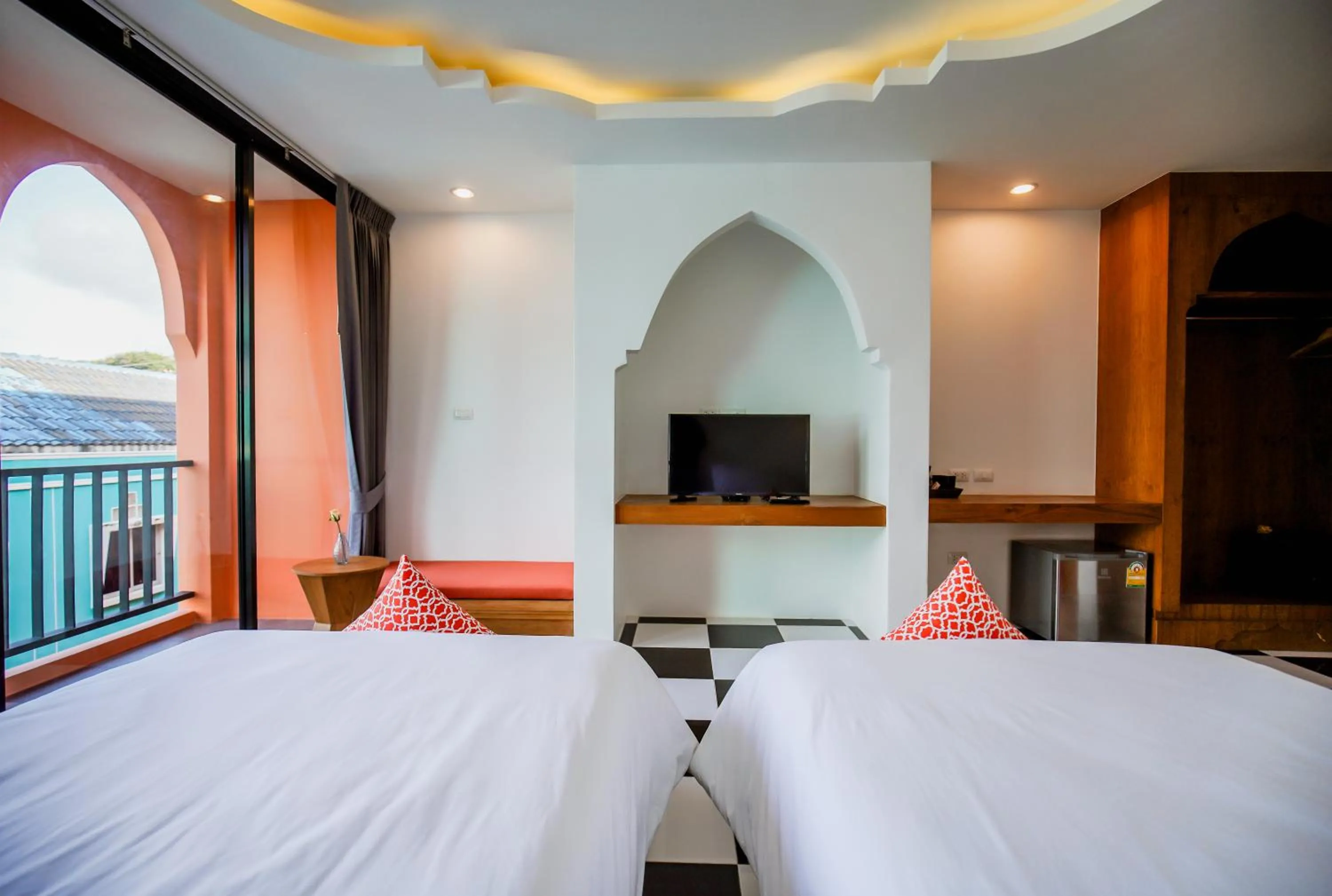 Photo of the whole room, Bed in Khaleej Mass Hotel Patong