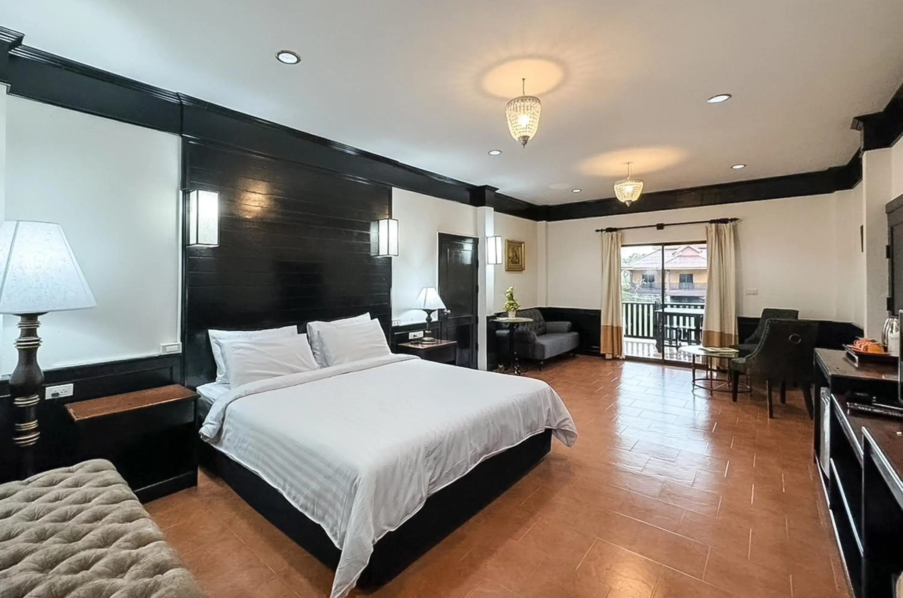 Bed in Silamanee Resort & Spa
