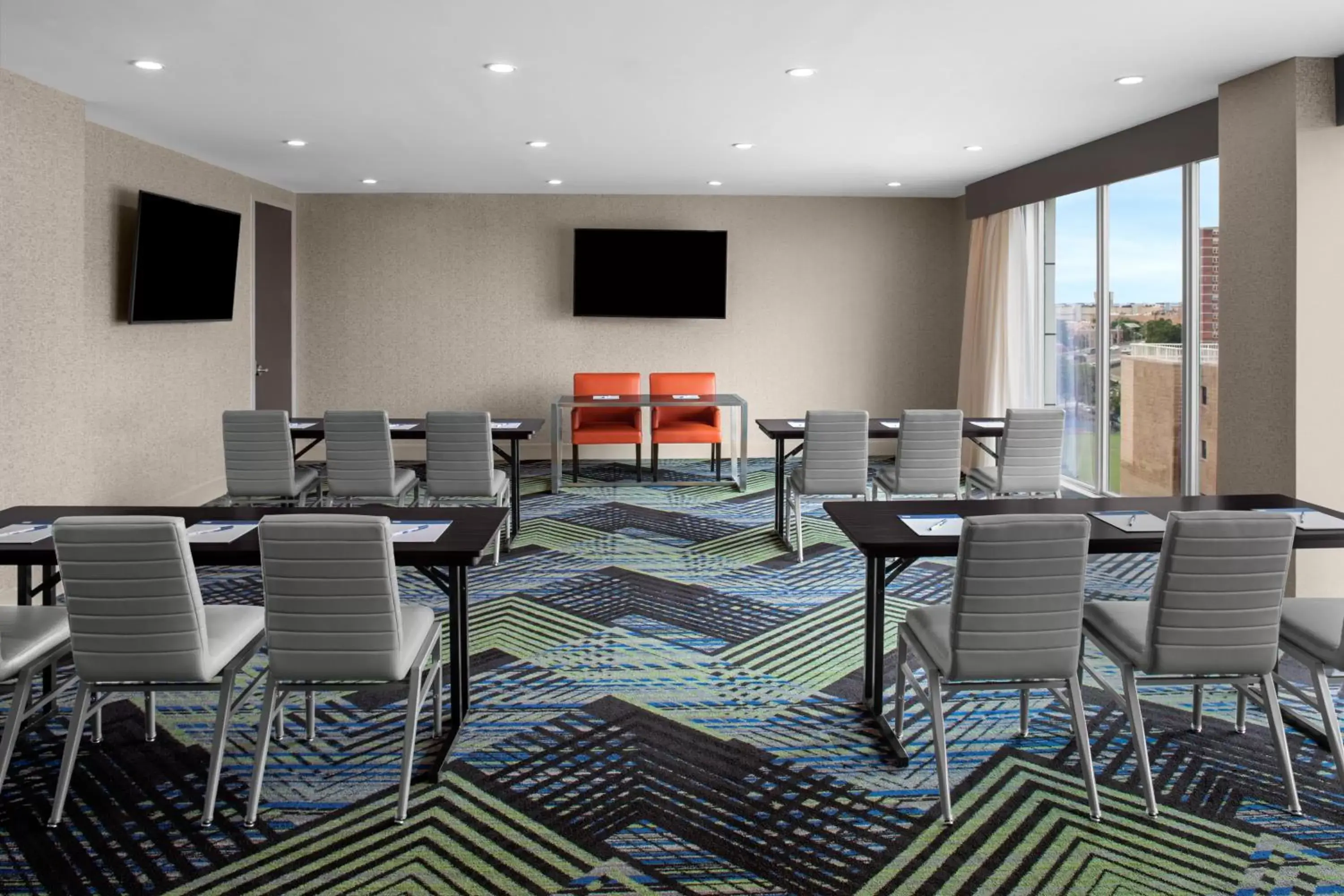 Meeting/conference room in Holiday Inn Express & Suites - Woodside Queens NYC, an IHG Hotel