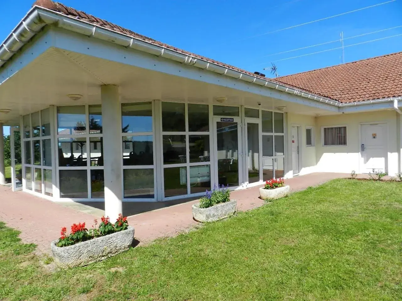 Property building in The Originals Access, Hotel Tulle (P'tit Dej-Hotel)