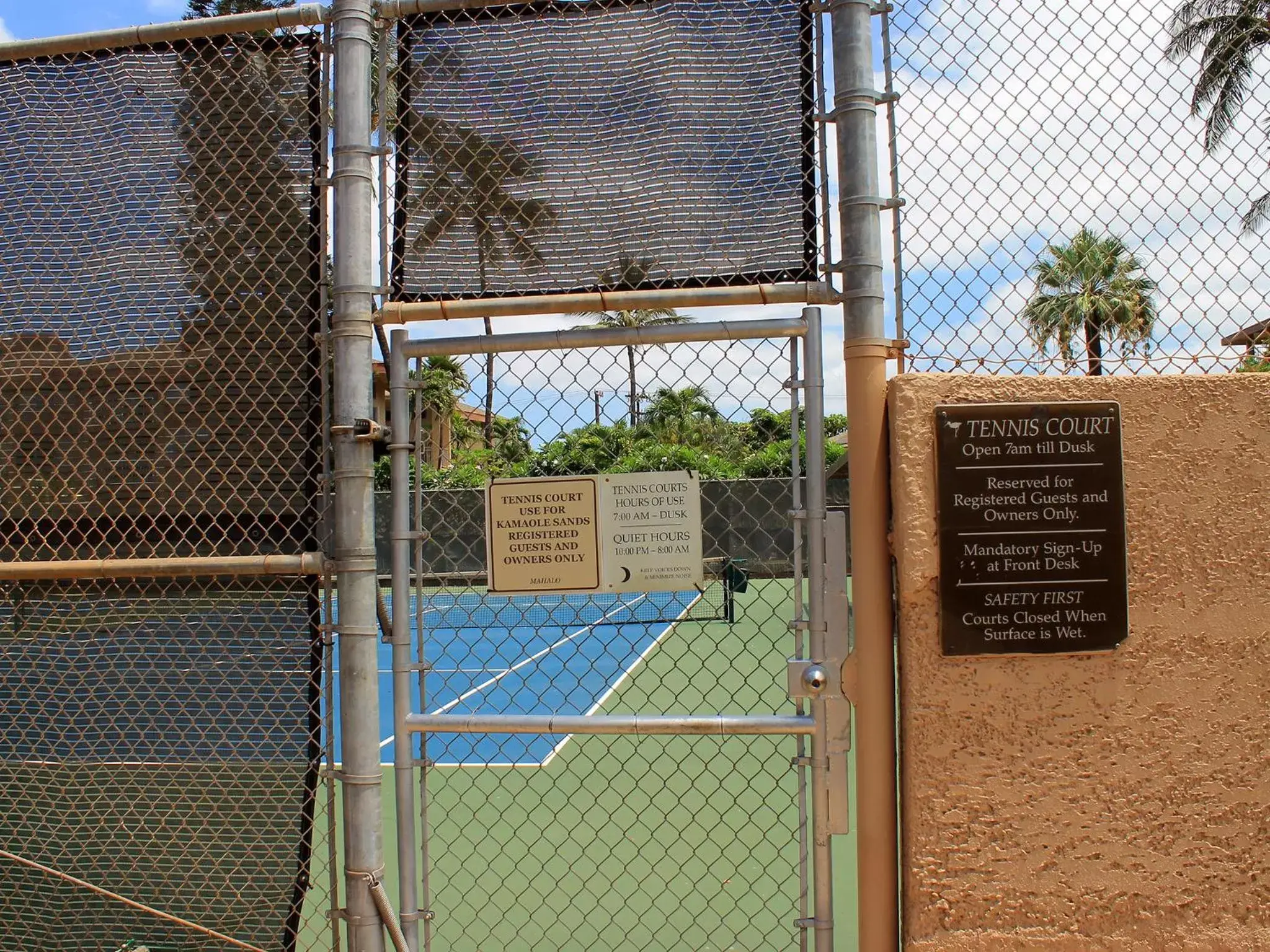Tennis court in Castle Kamaole Sands
