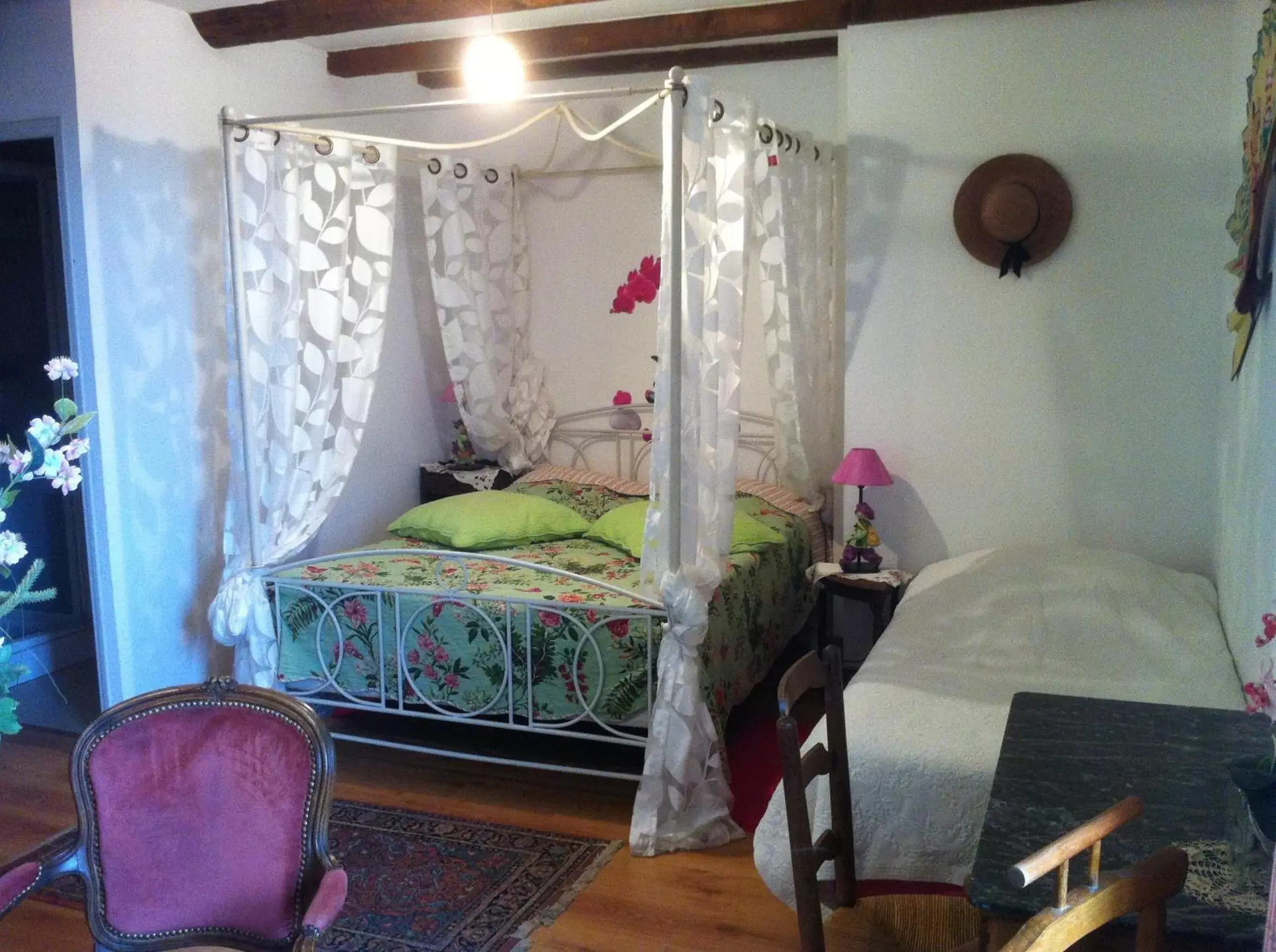 Photo of the whole room, Bed in Ferme du Montheu