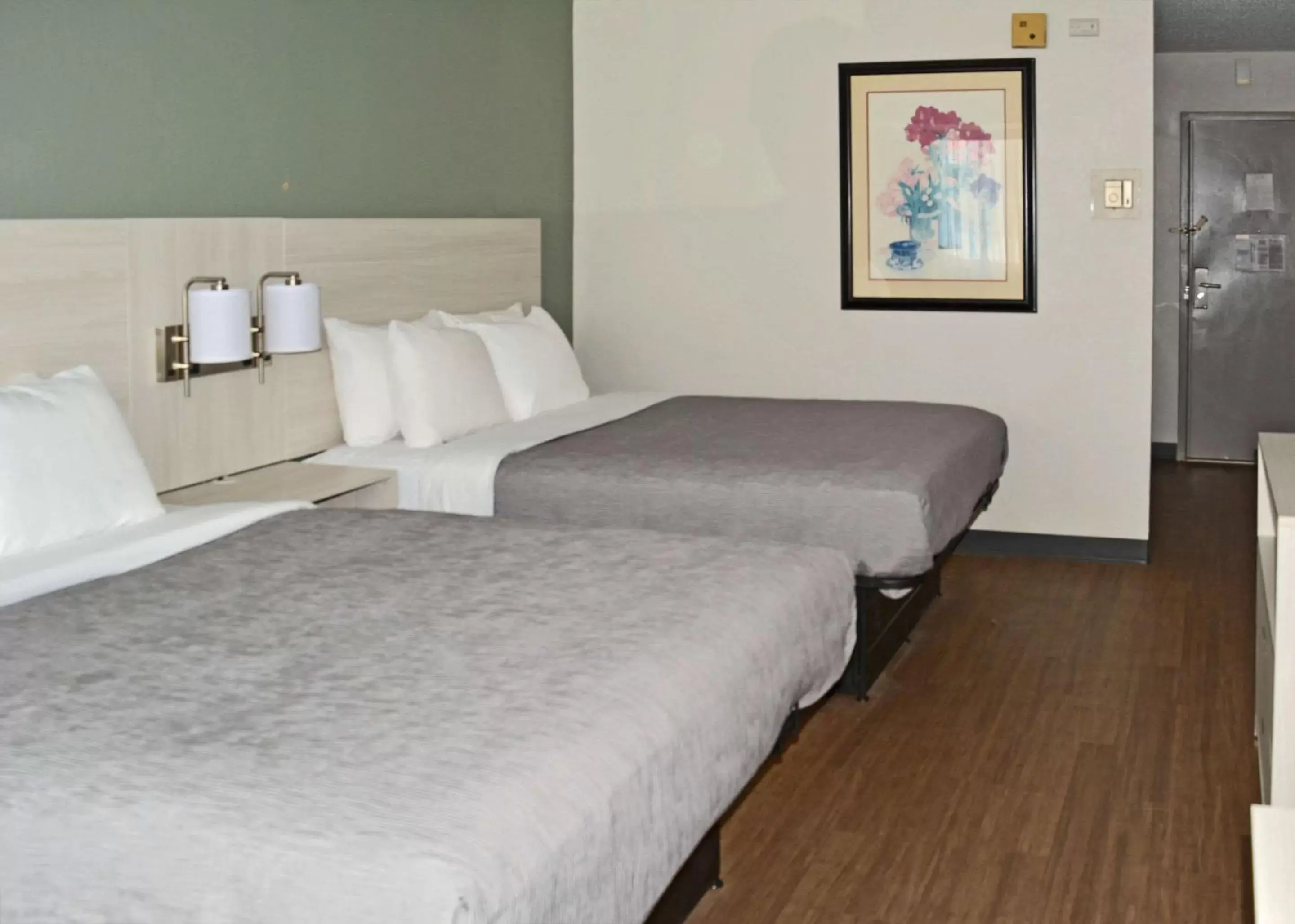 Bedroom, Bed in Quality Inn & Suites East Syracuse - Carrier Circle