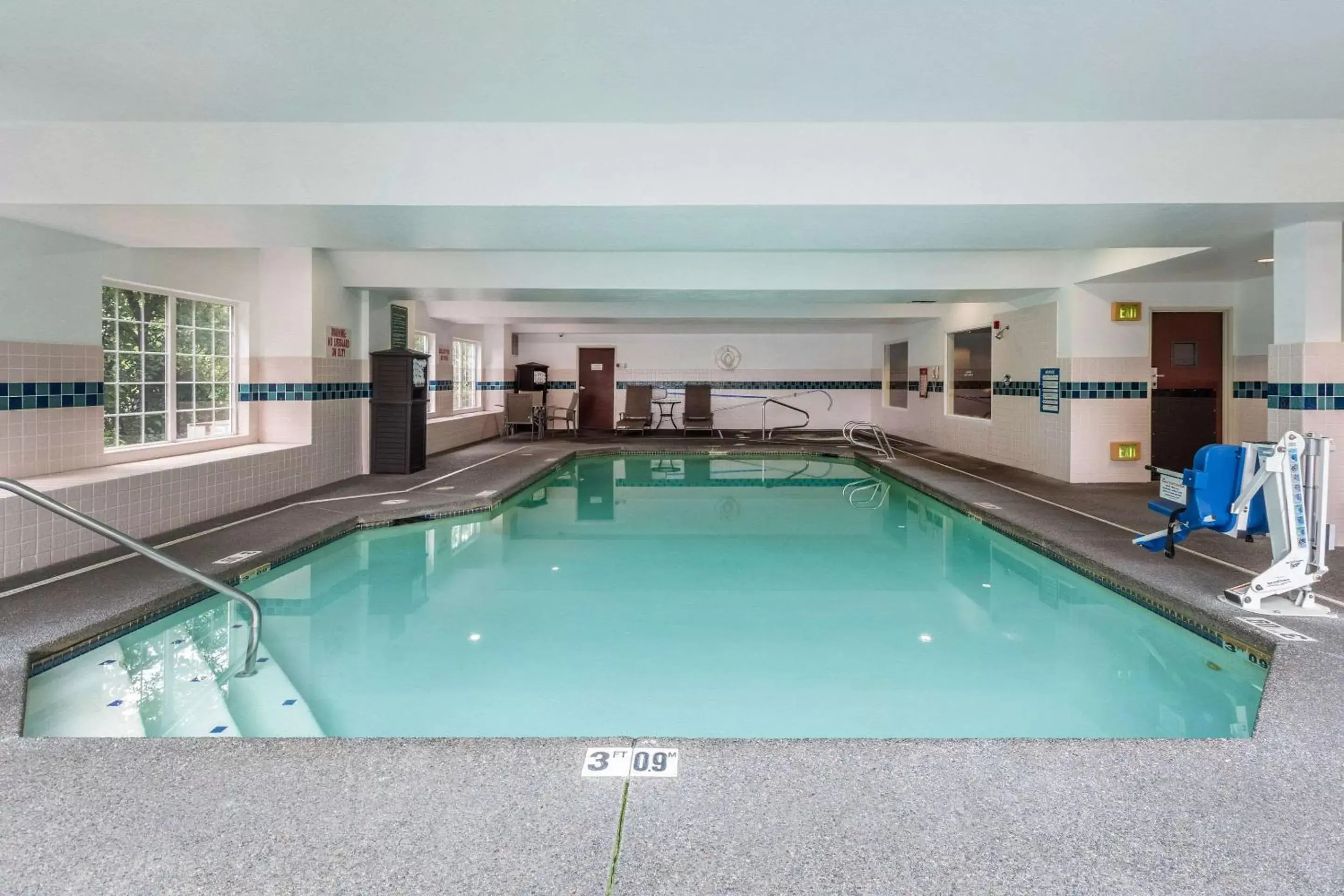 Swimming Pool in Clarion Hotel Portland International Airport