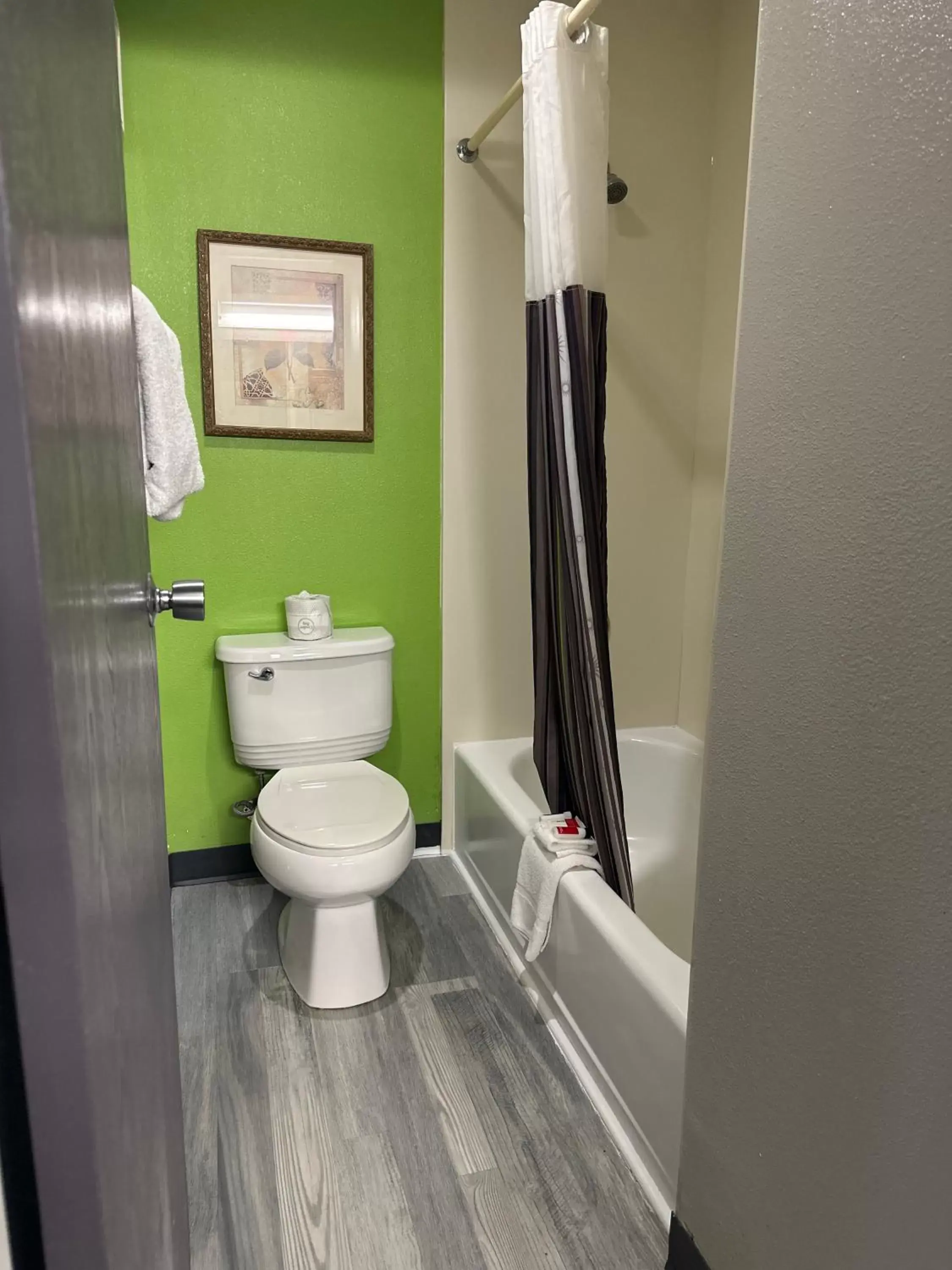 Bathroom in La Quinta Inn by Wyndham Omaha Southwest