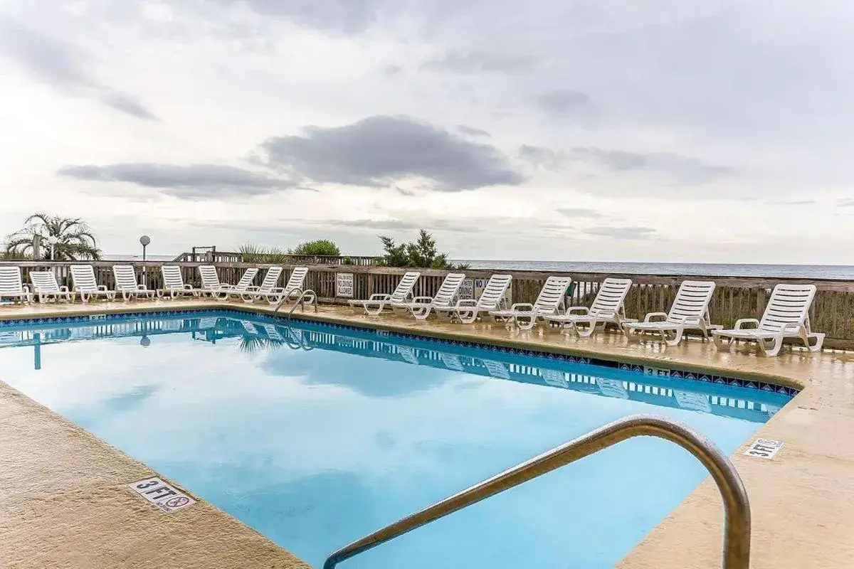 Swimming Pool in Ocean Star Hotel