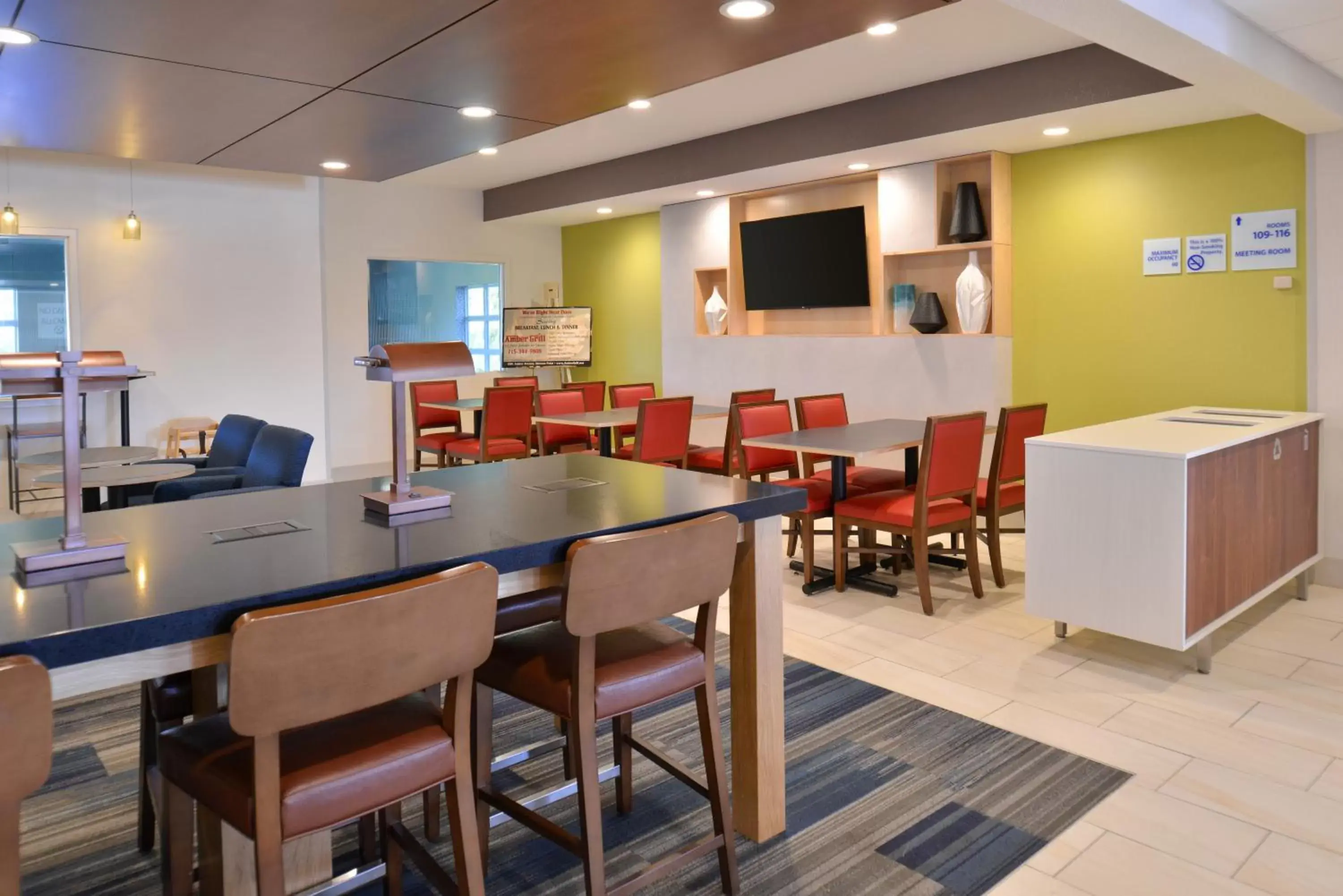 Breakfast, Restaurant/Places to Eat in Holiday Inn Express Hotel and Suites Stevens Point, an IHG Hotel