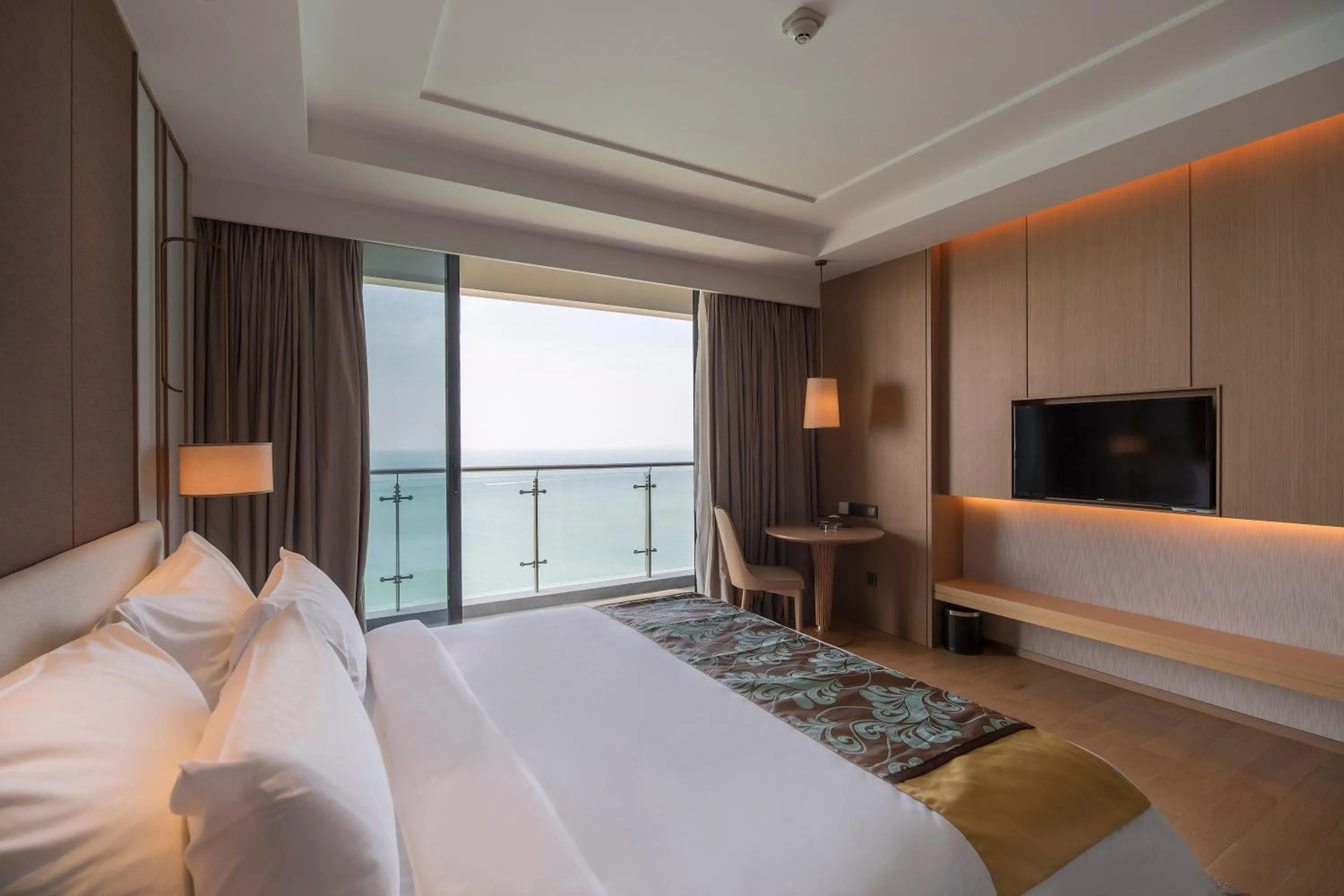 Bed in Sunshine Bay Hotel